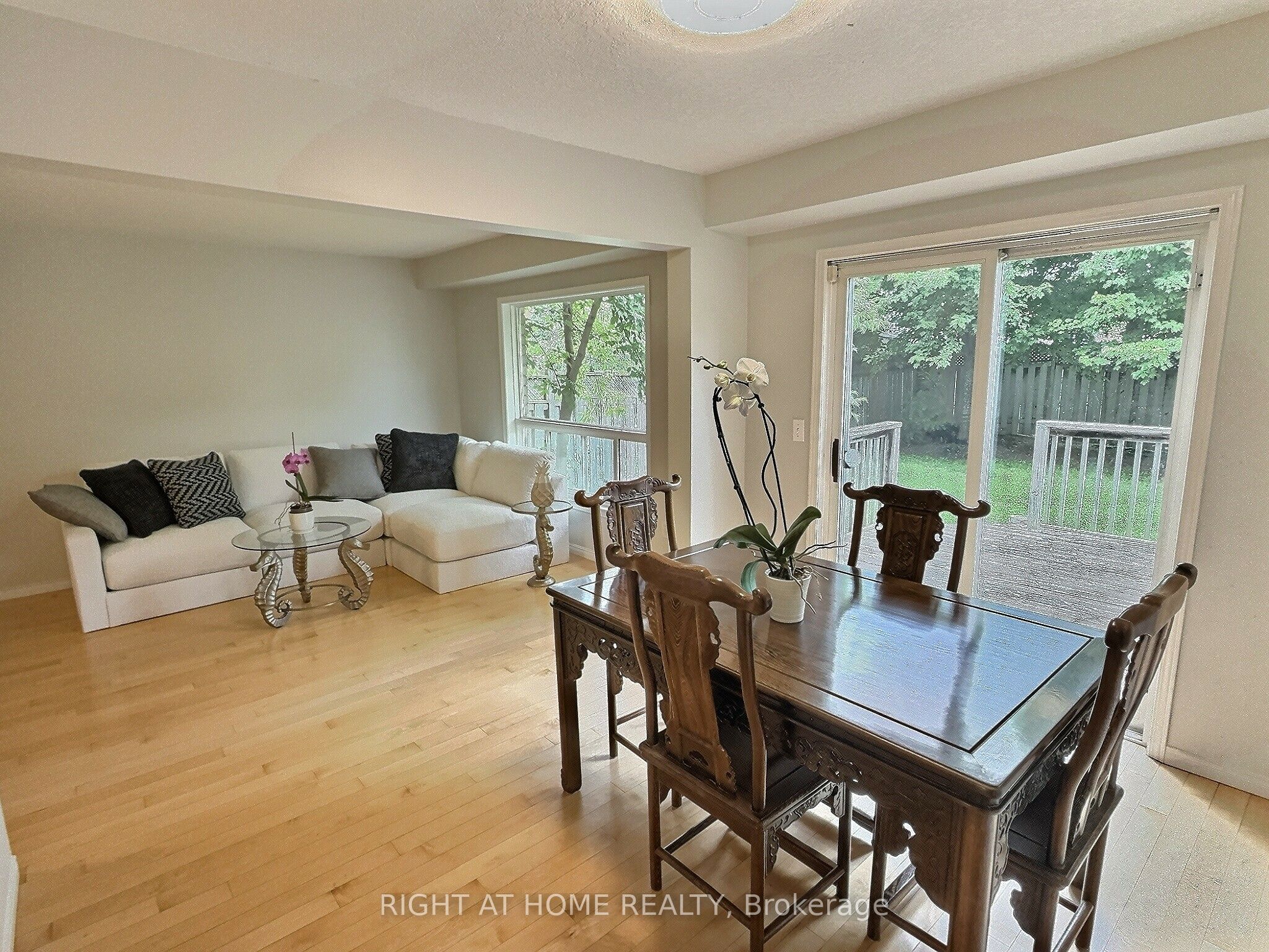 385 Havendale Crescent Property Photo 6