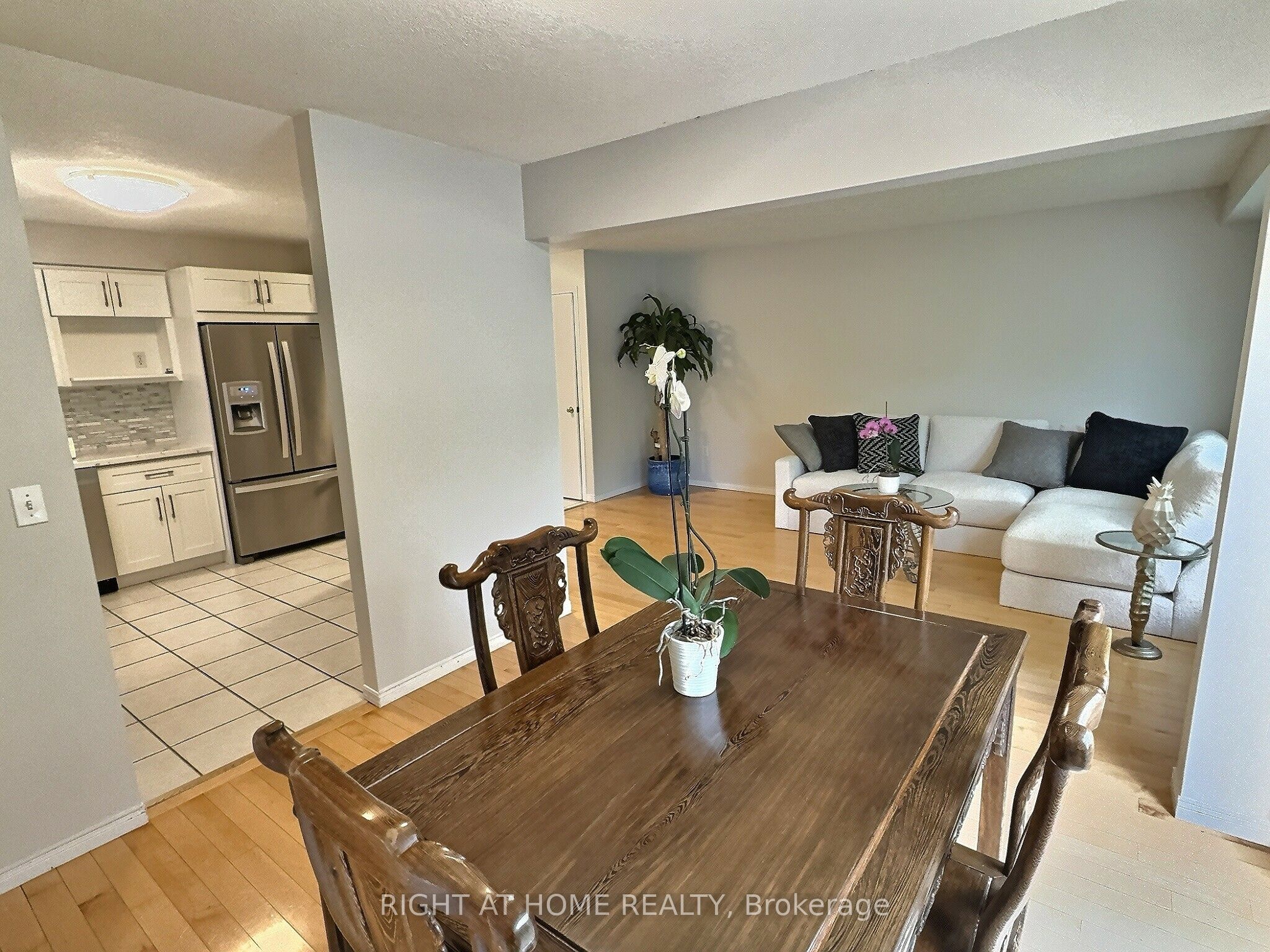 385 Havendale Crescent Property Photo 7