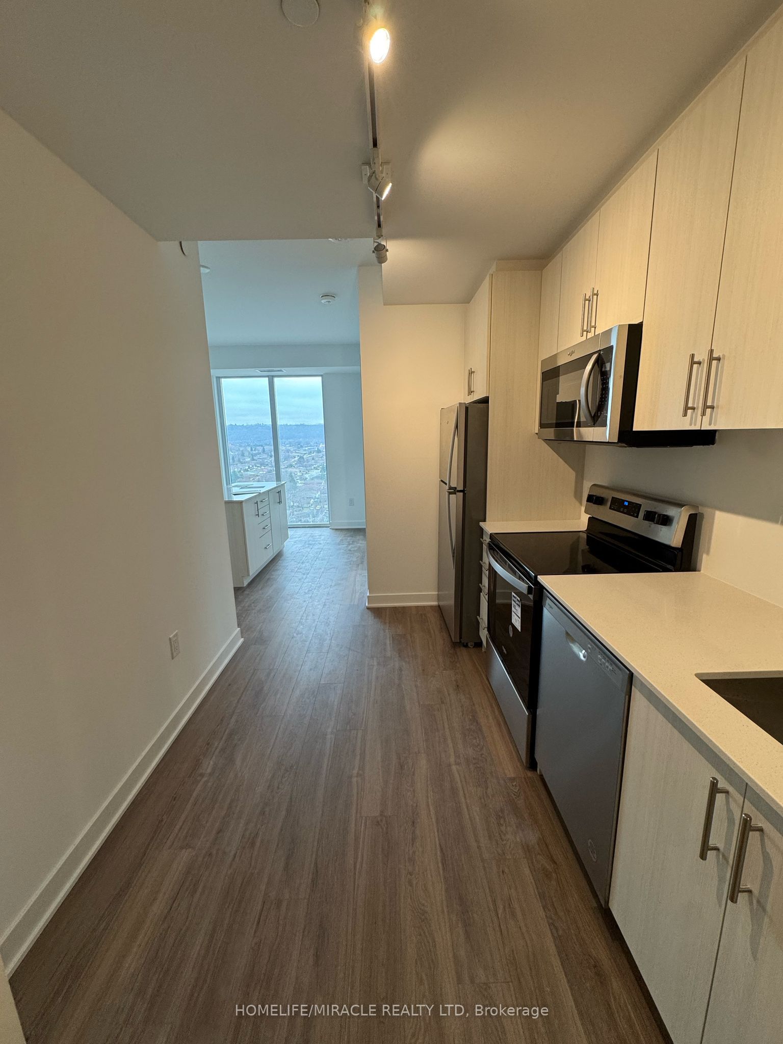 2782 Barton Street E 1219 Property Photo 2