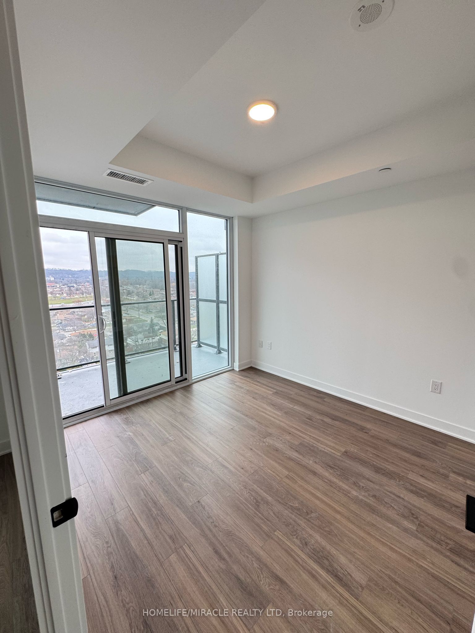 2782 Barton Street E 1219 Property Photo 4