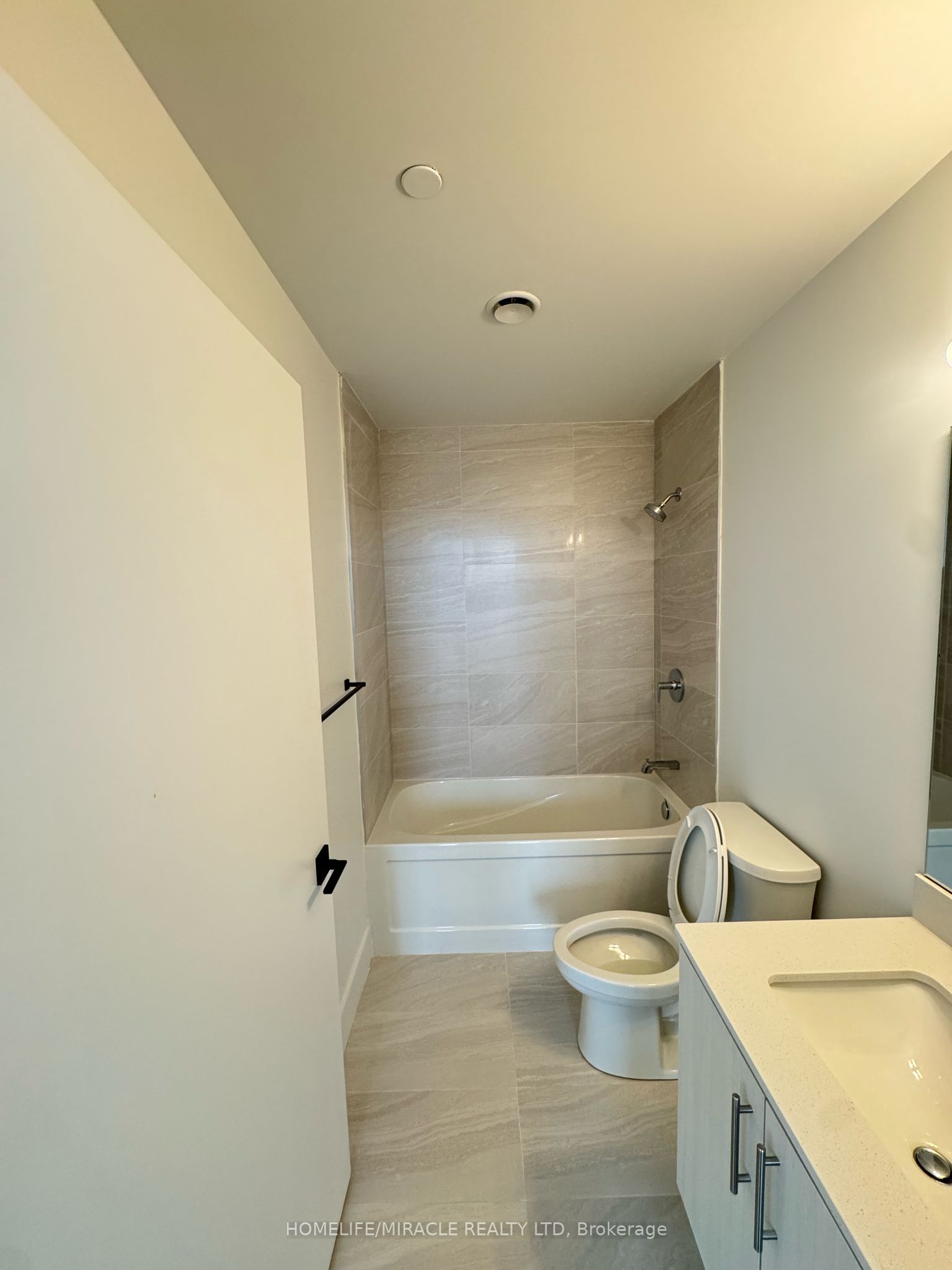 2782 Barton Street E 1219 Property Photo 7