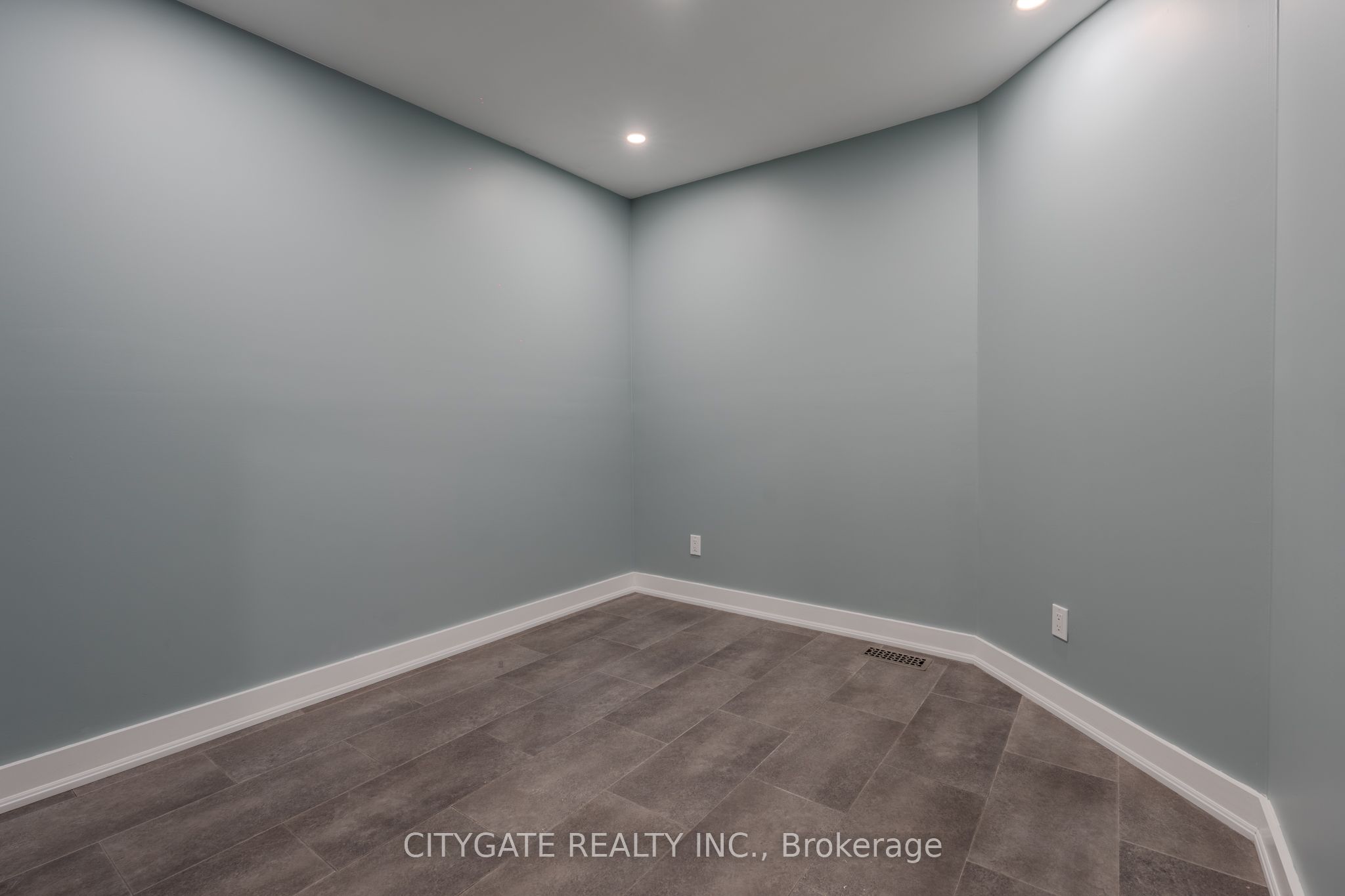 209 Homewood Ave Property Photo 2