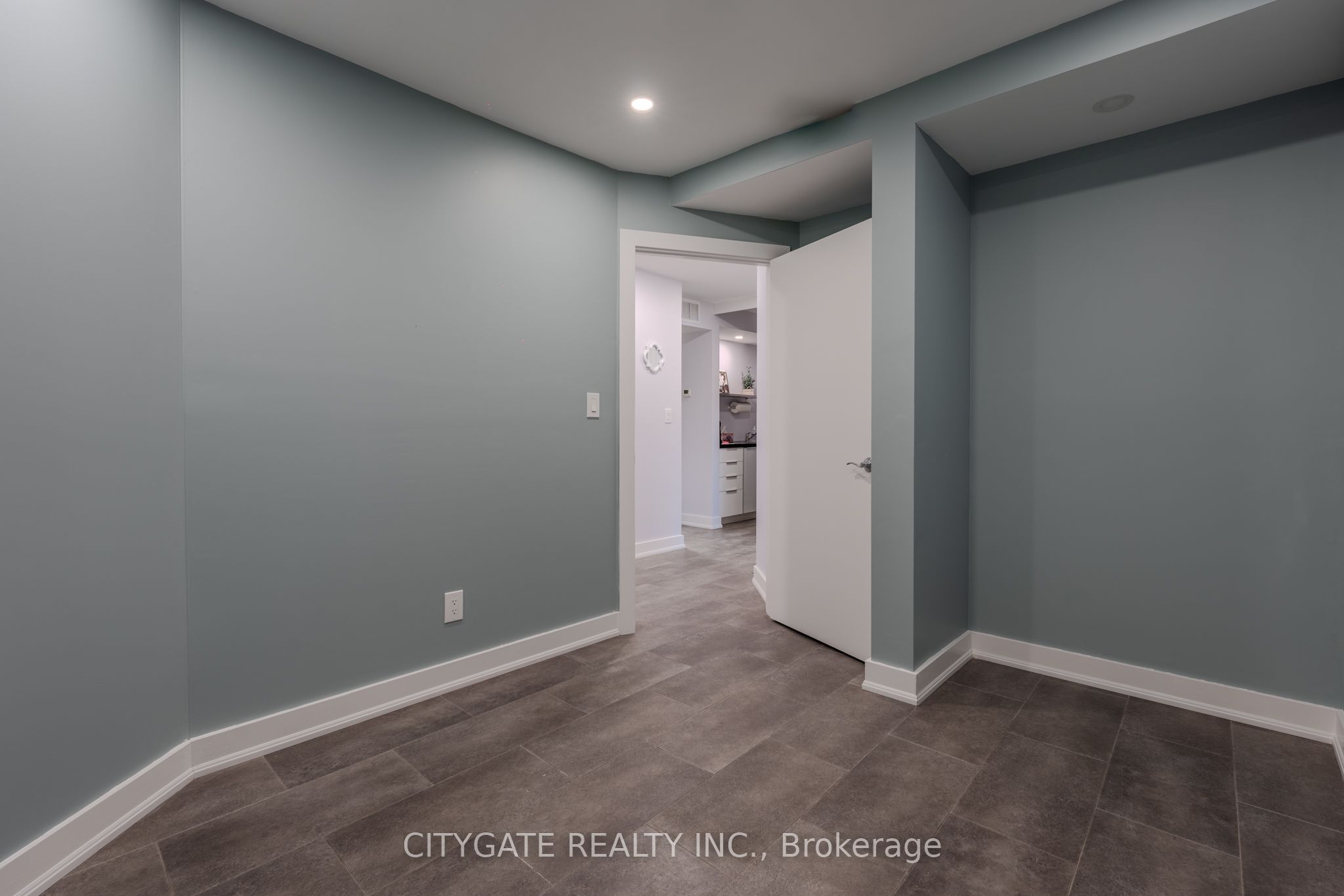 209 Homewood Ave Property Photo 3