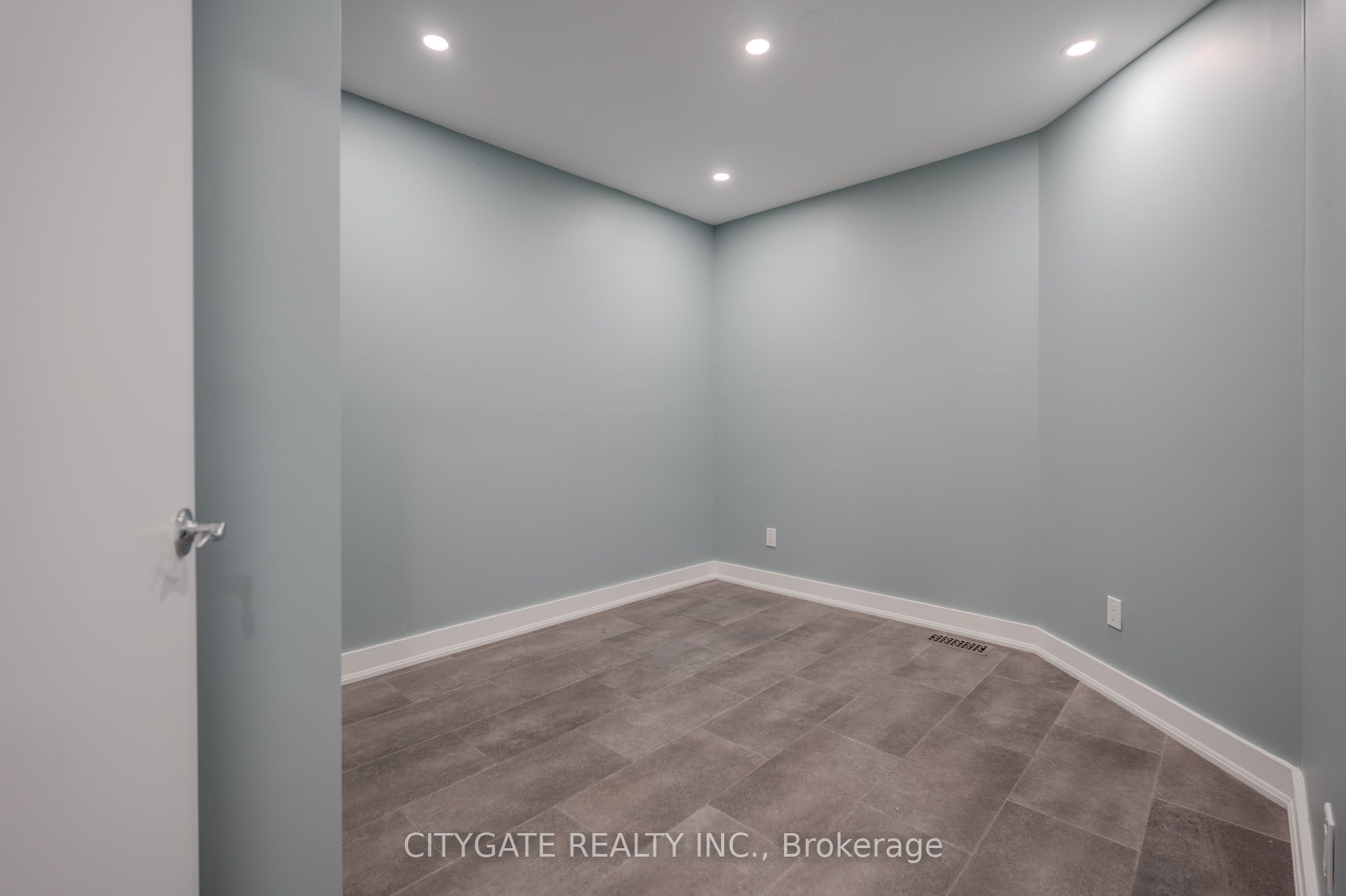 209 Homewood Ave Property Photo 5