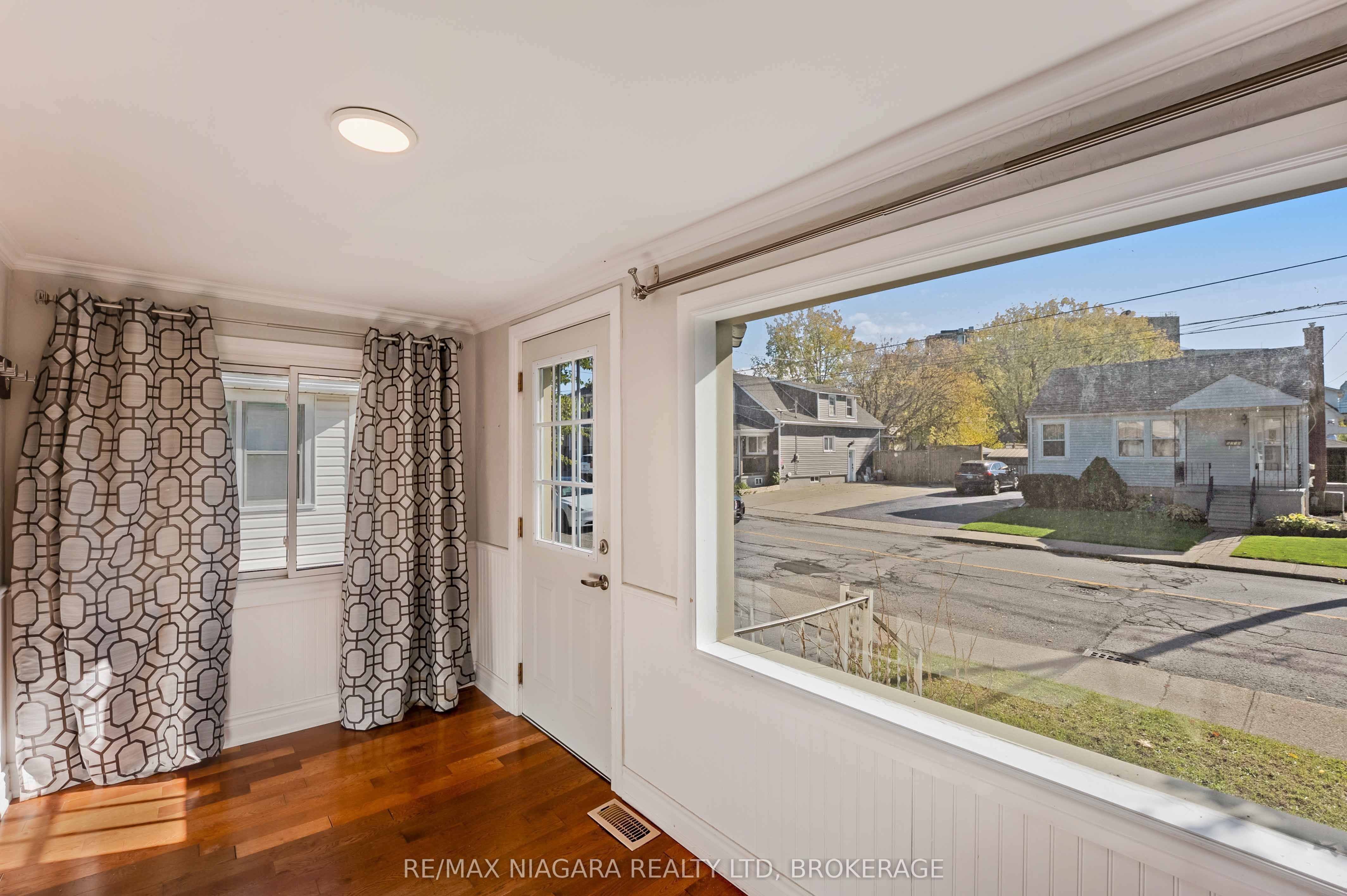 5231 Kitchener Street Property Photo 4