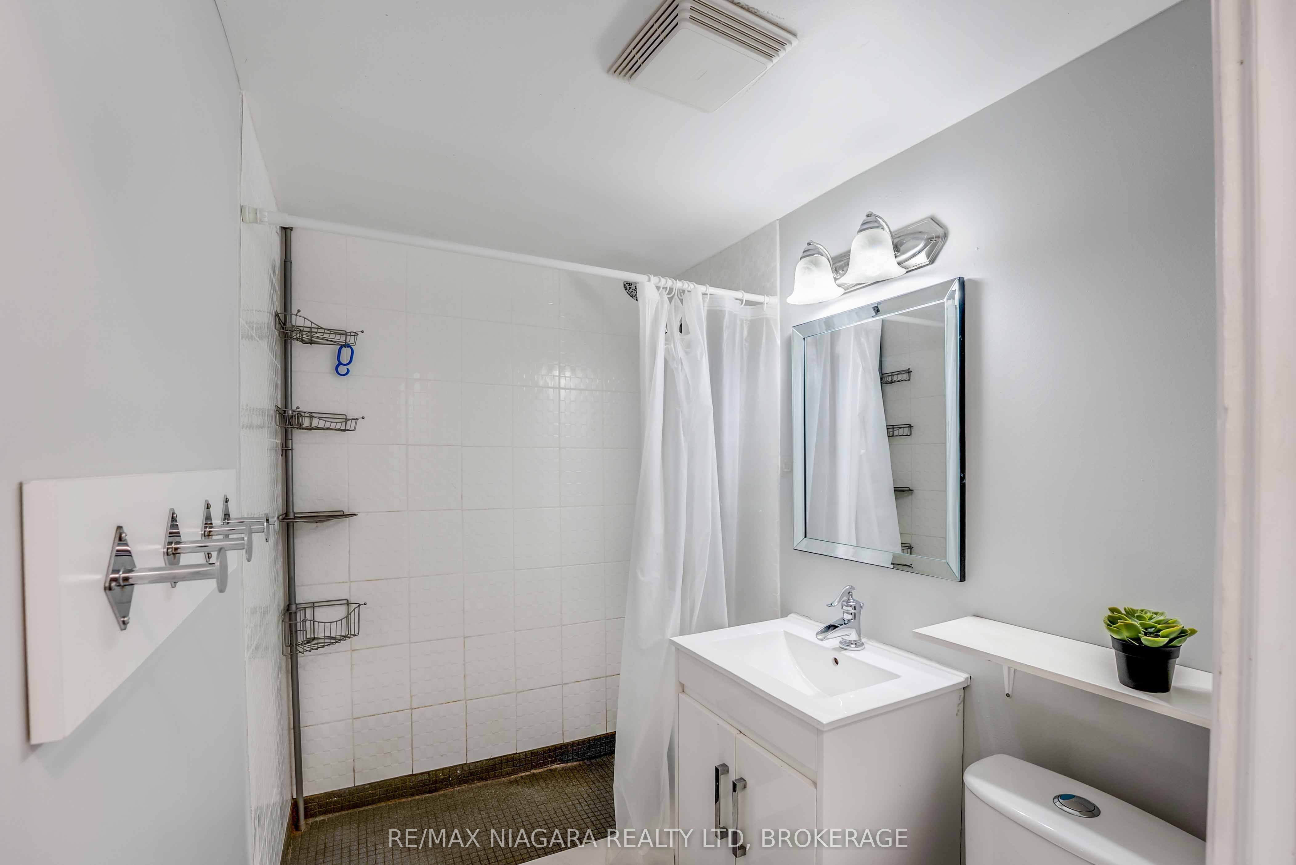 5231 Kitchener Street Property Photo 20