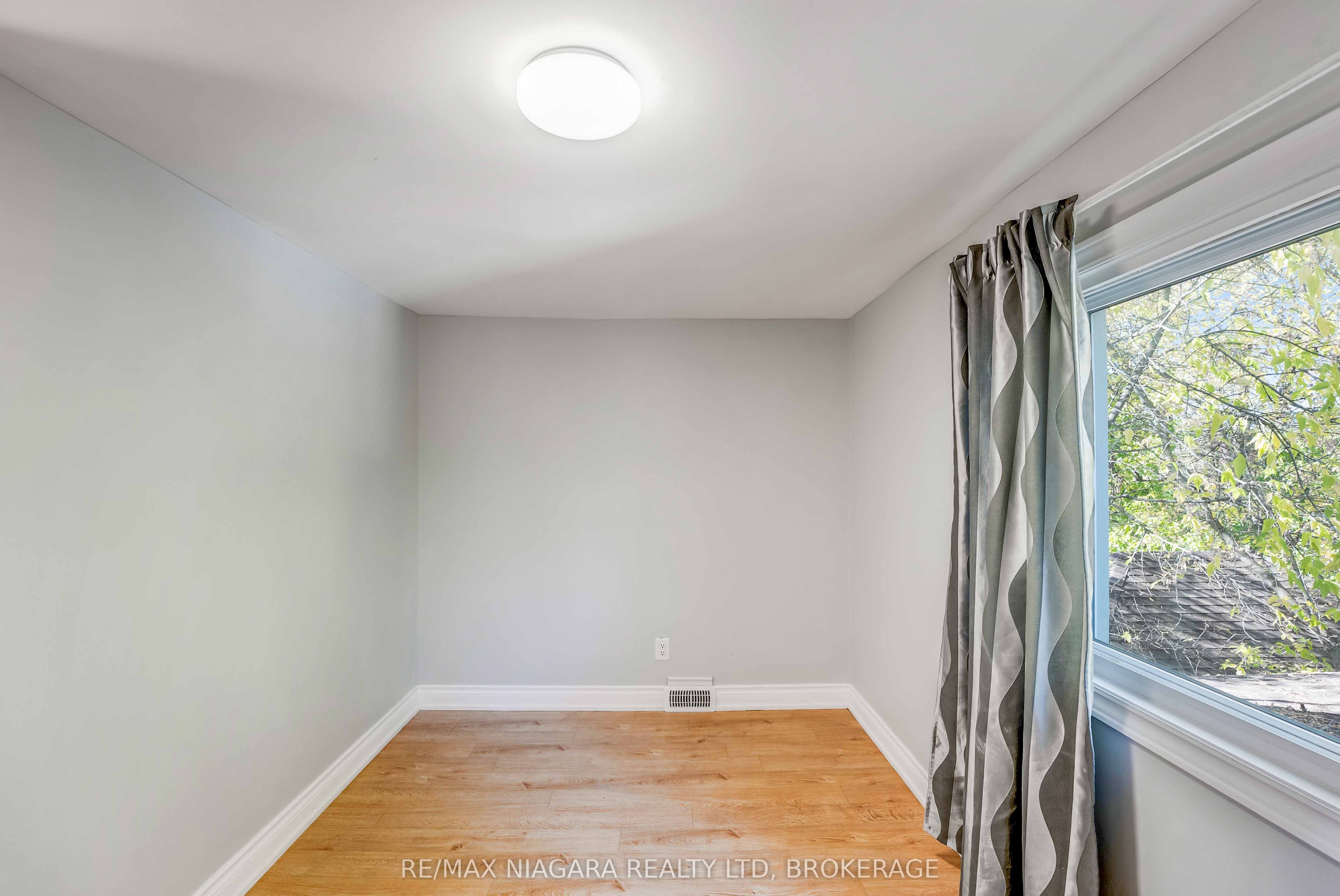 5231 Kitchener Street Property Photo 27