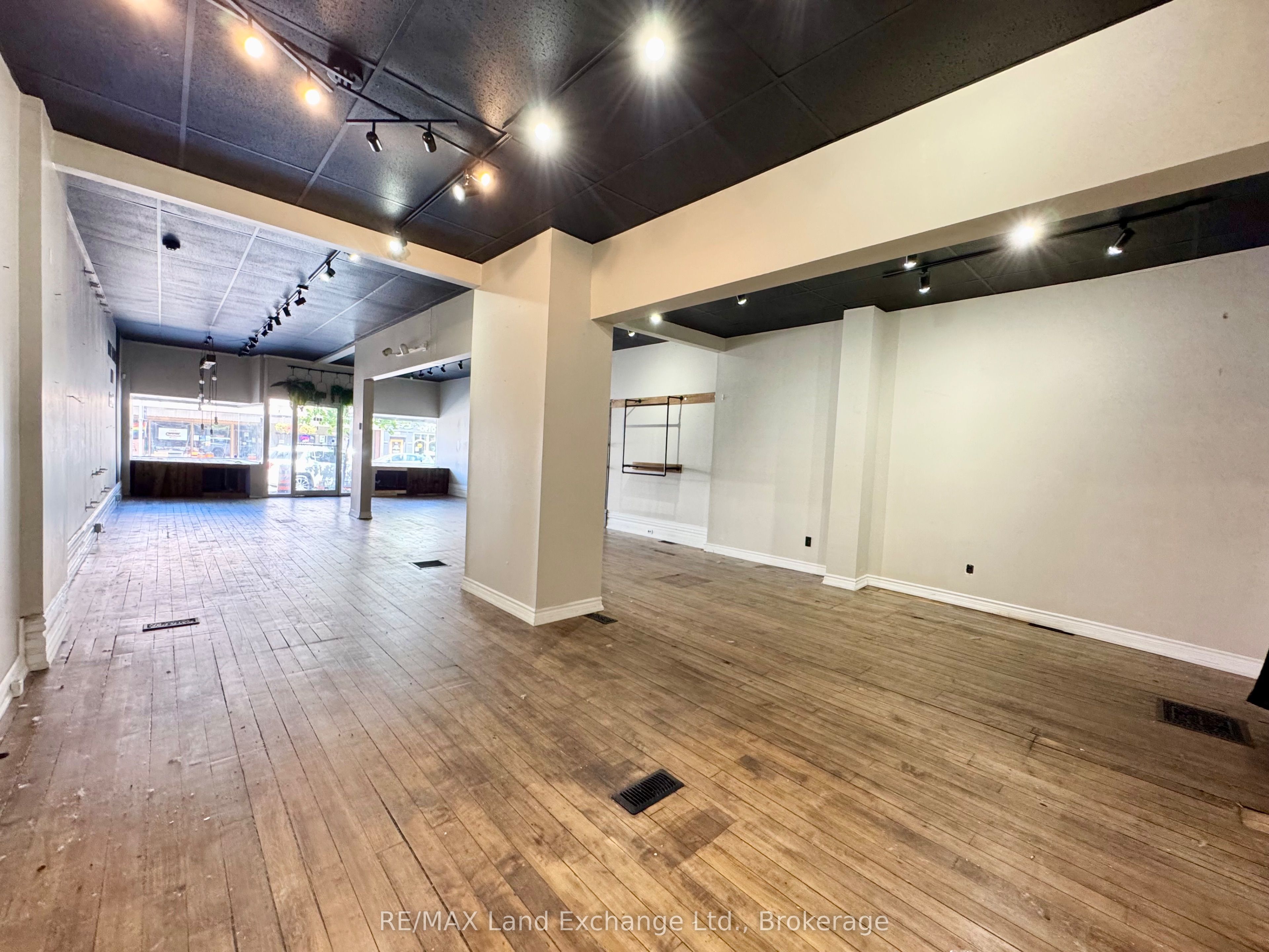 651 Goderich St Property Photo 2