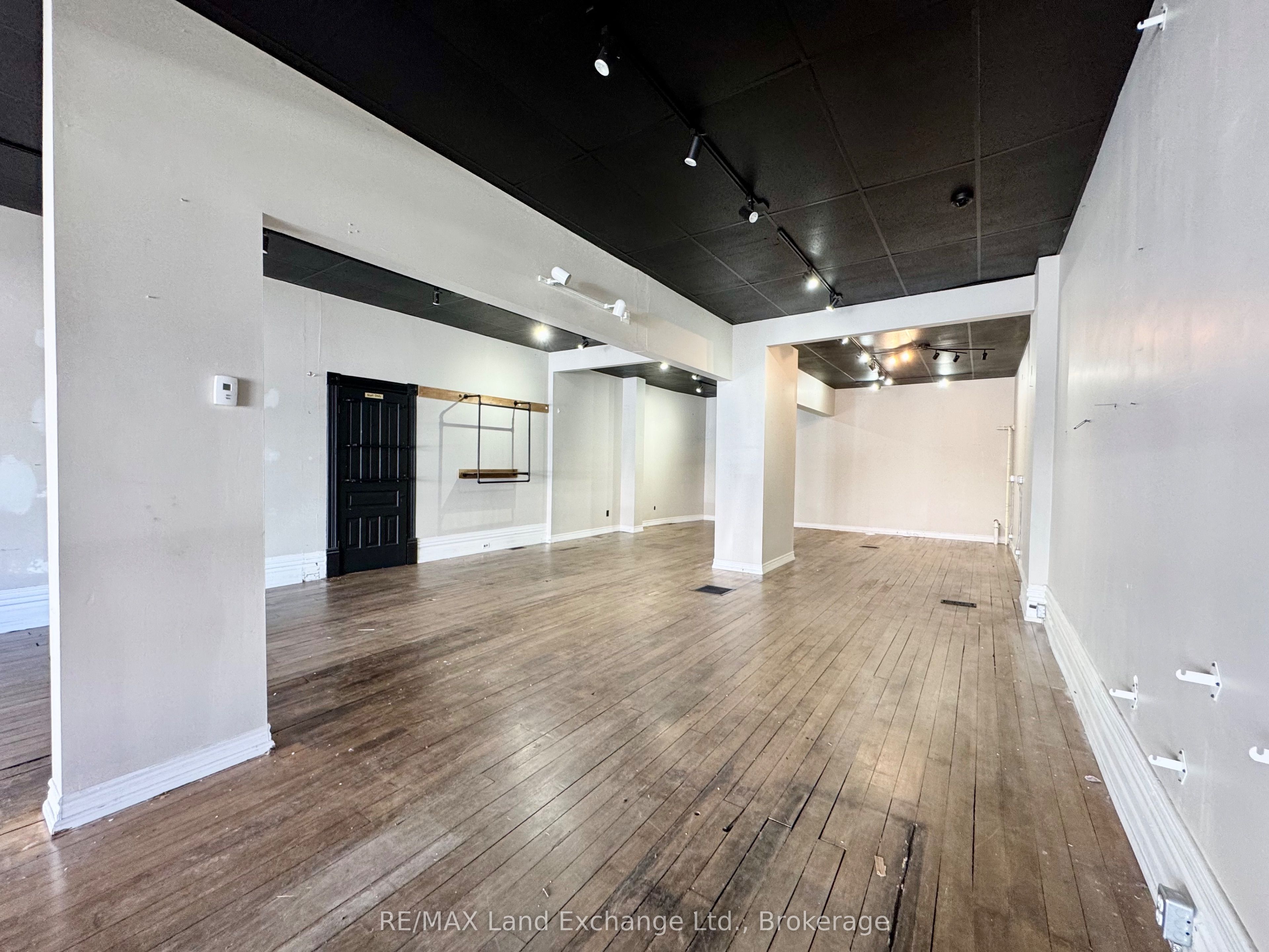 651 Goderich St Property Photo 3