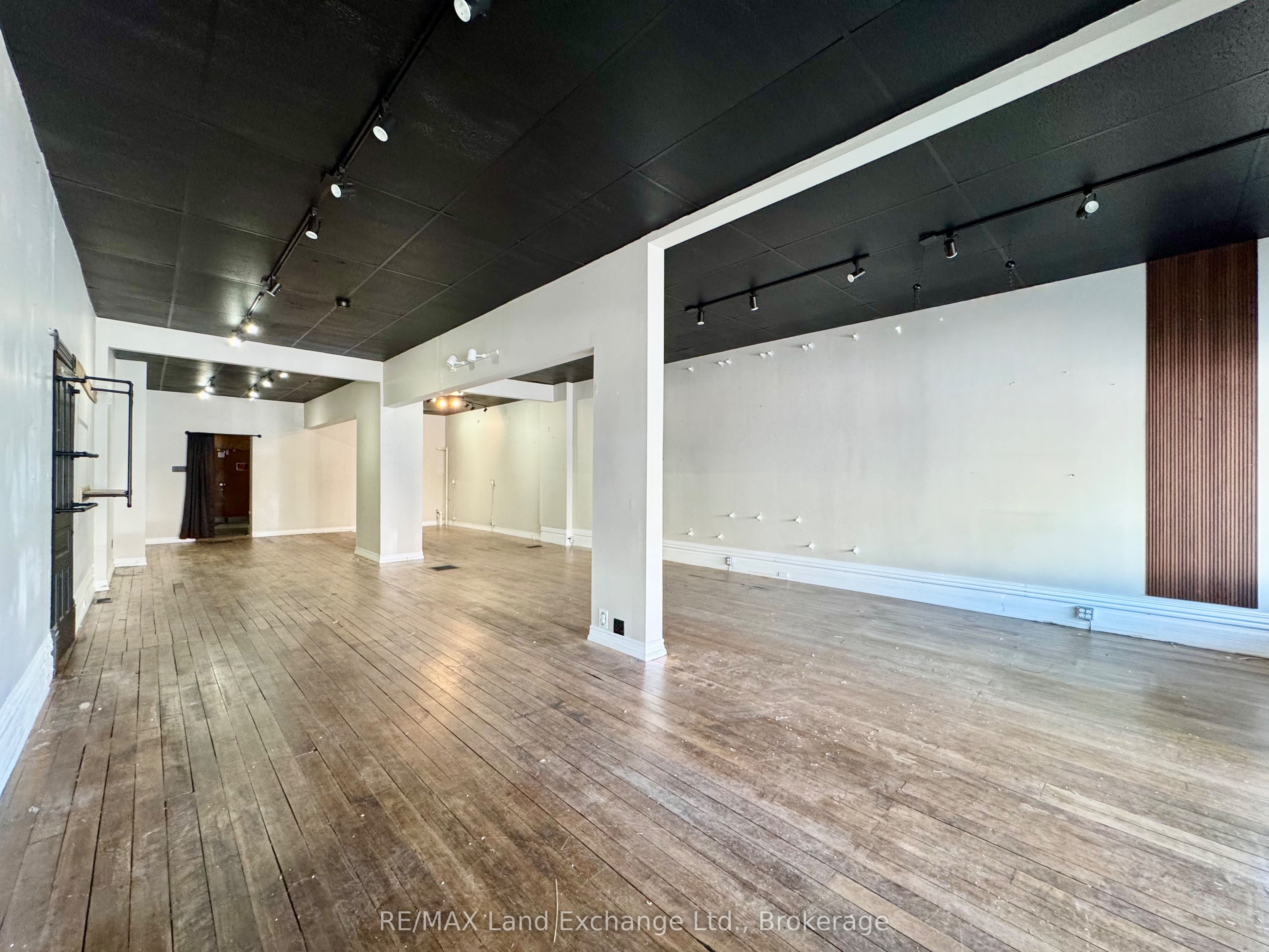 651 Goderich St Property Photo 4