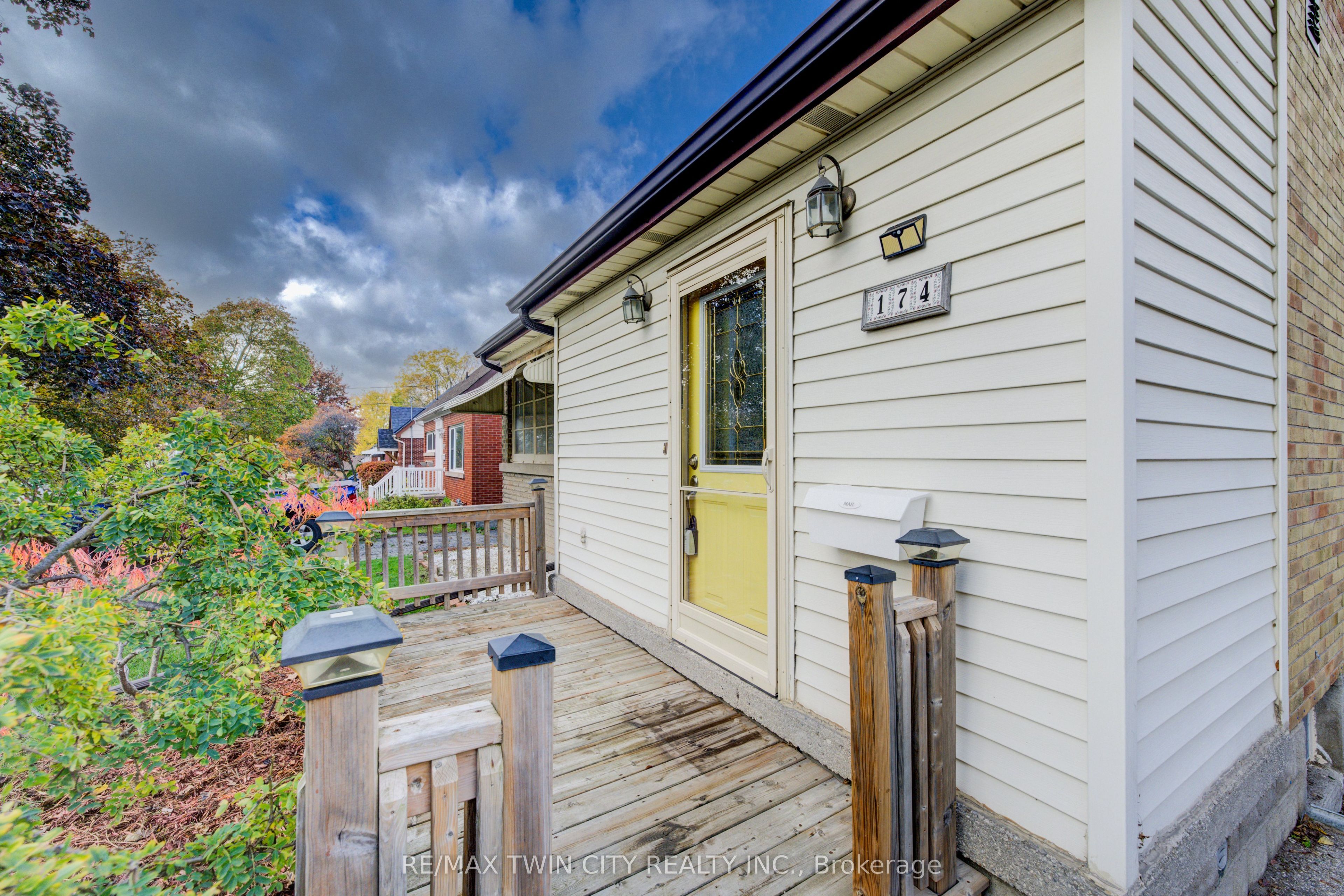 174 Union Street E Property Photo 3