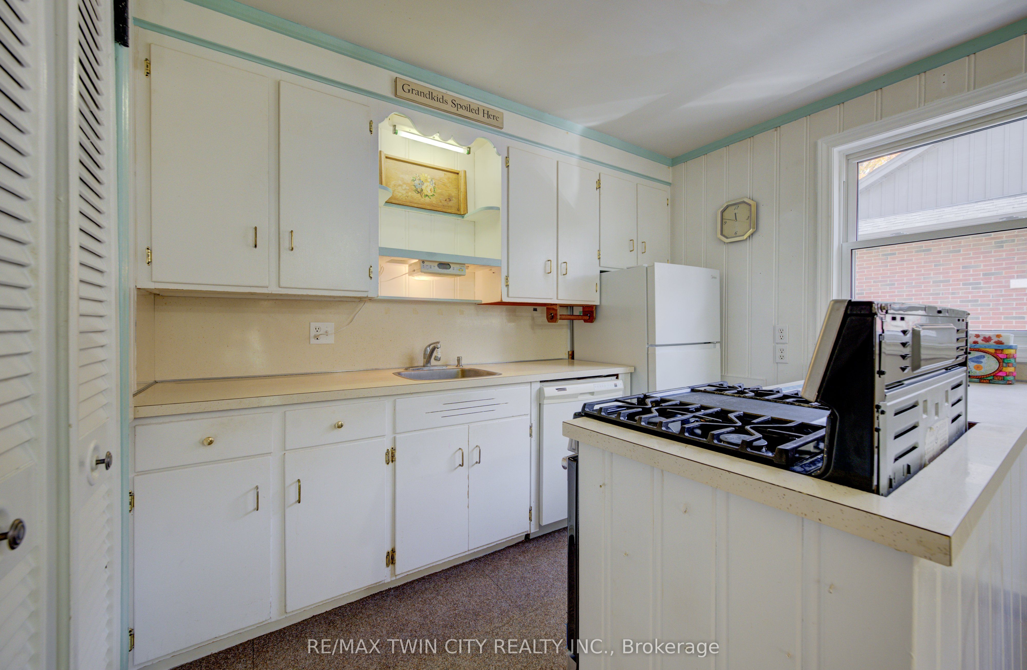 174 Union Street E Property Photo 6