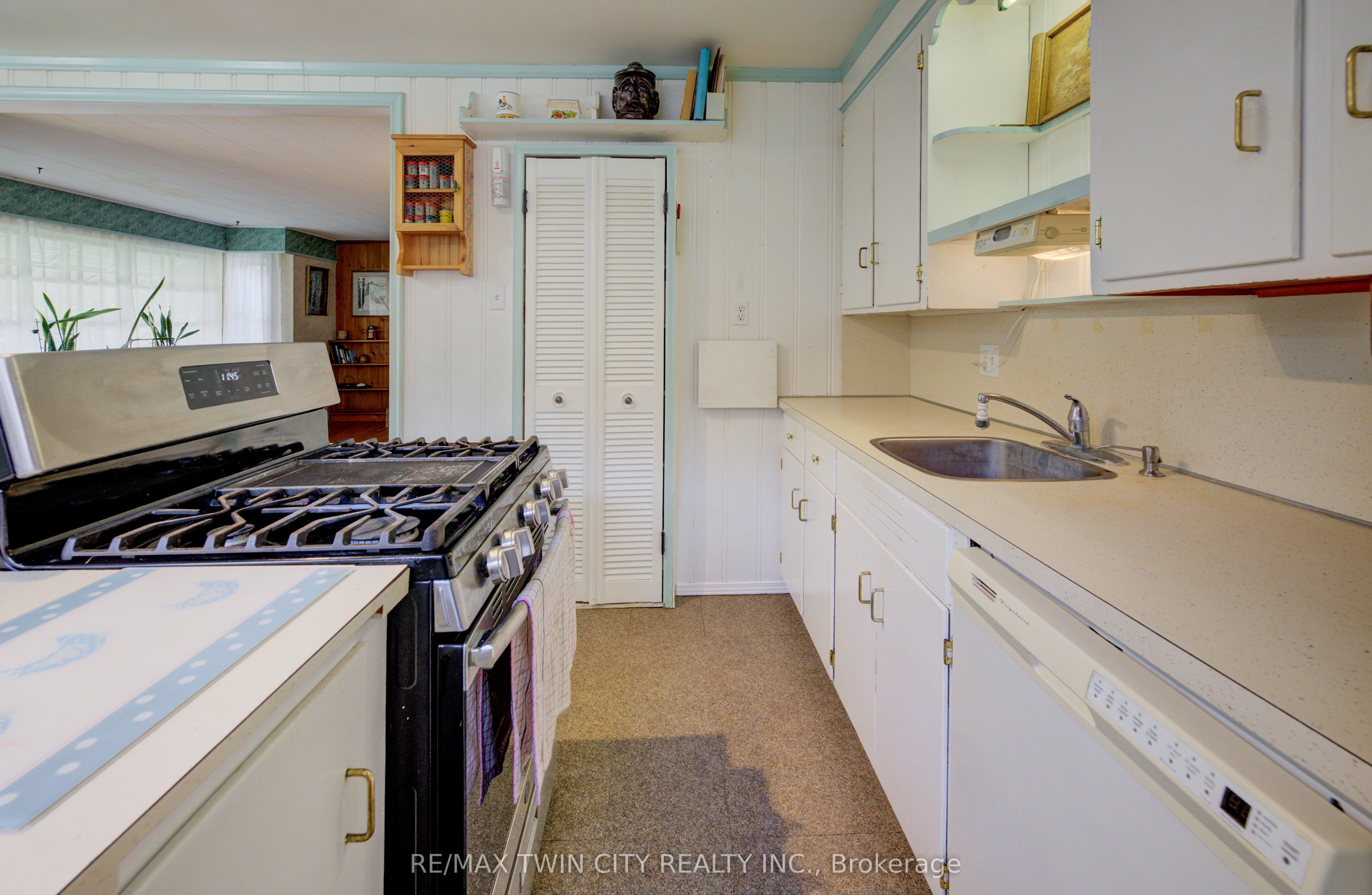 174 Union Street E Property Photo 8