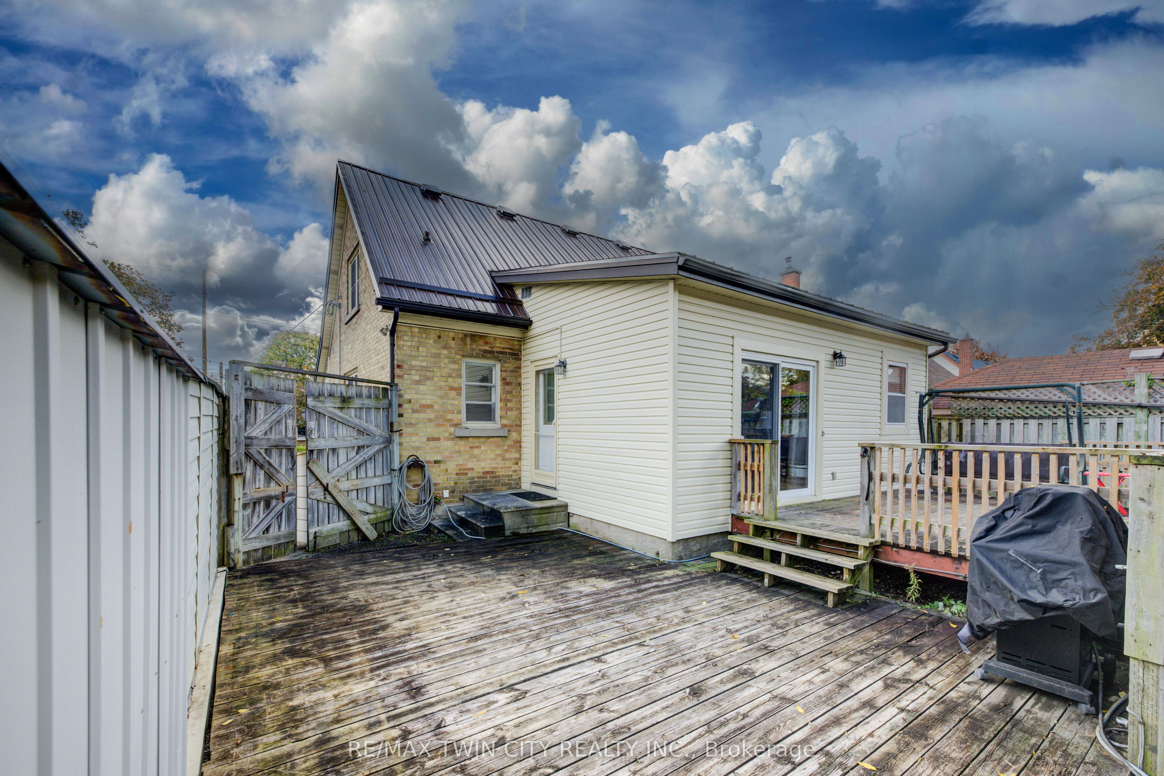 174 Union Street E Property Photo 23