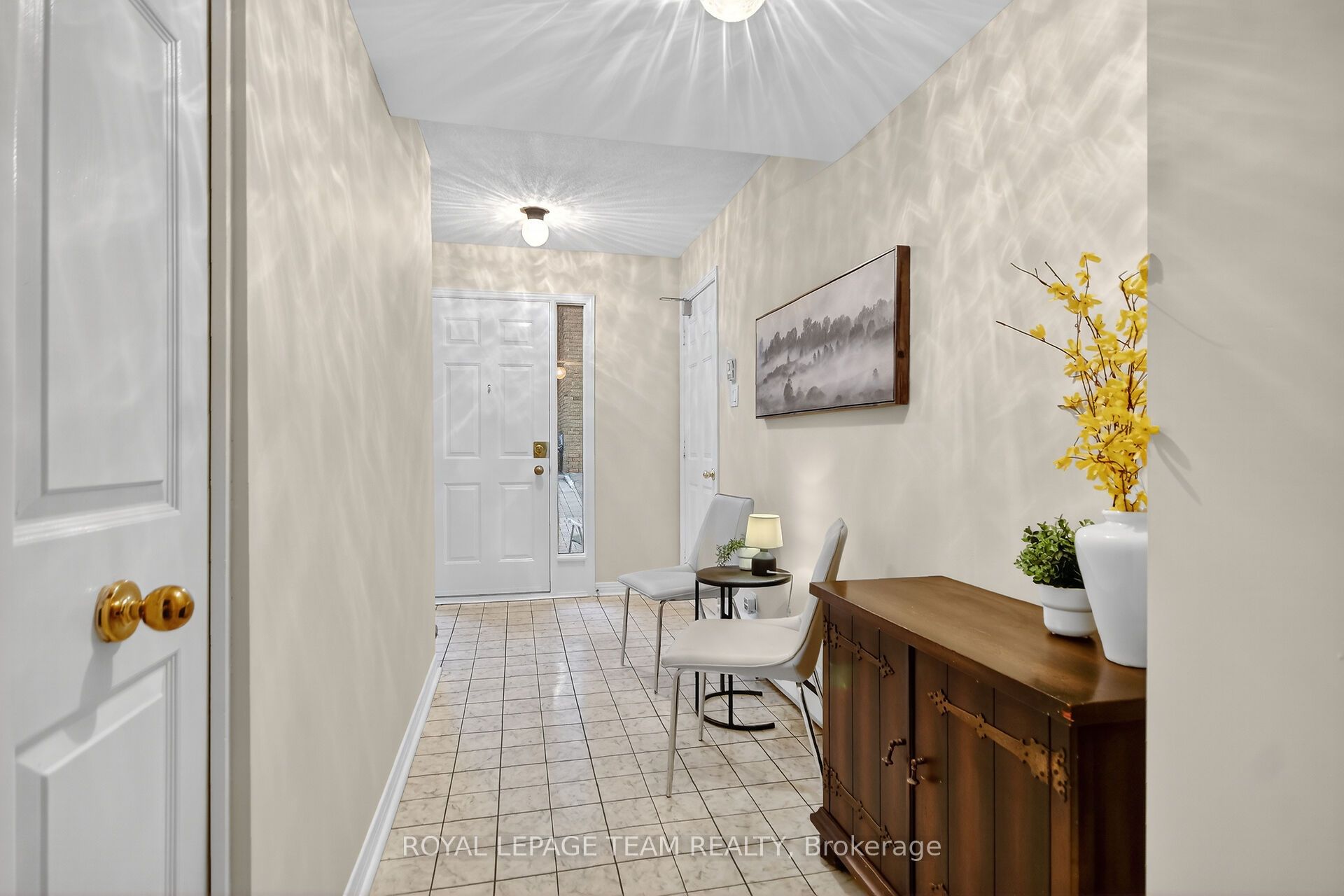 206 Stratas Court Property Photo 3