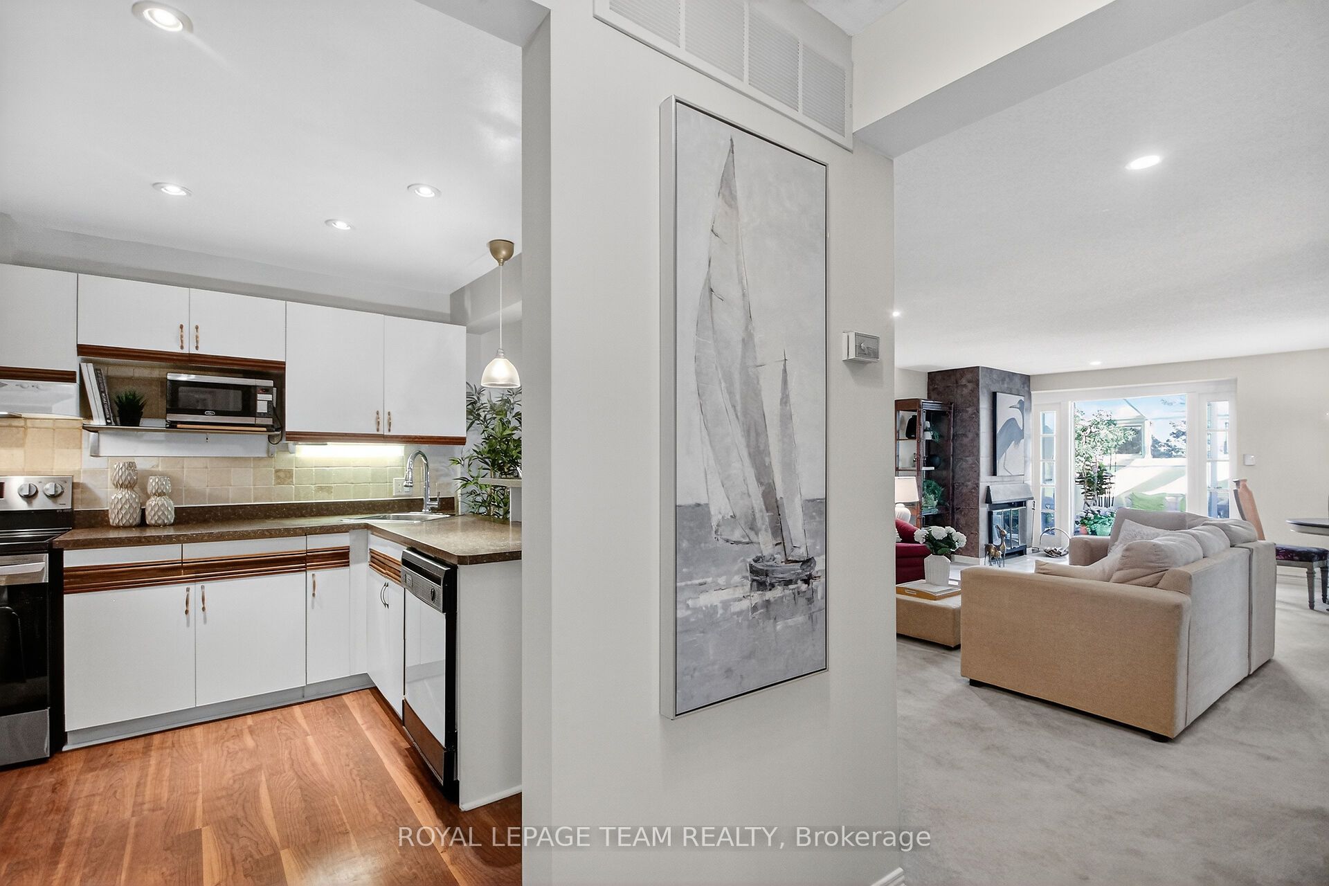 206 Stratas Court Property Photo 4