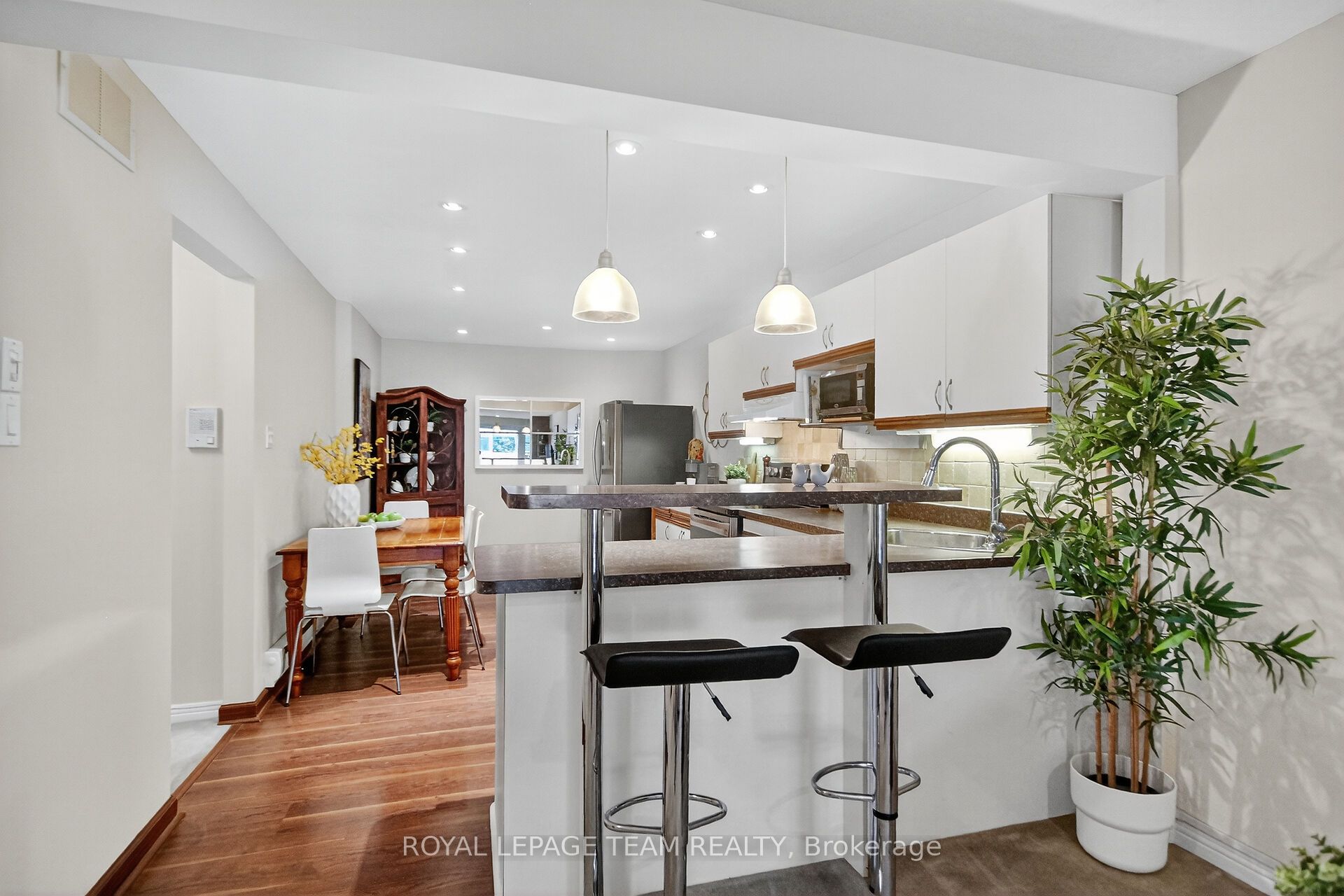 206 Stratas Court Property Photo 7