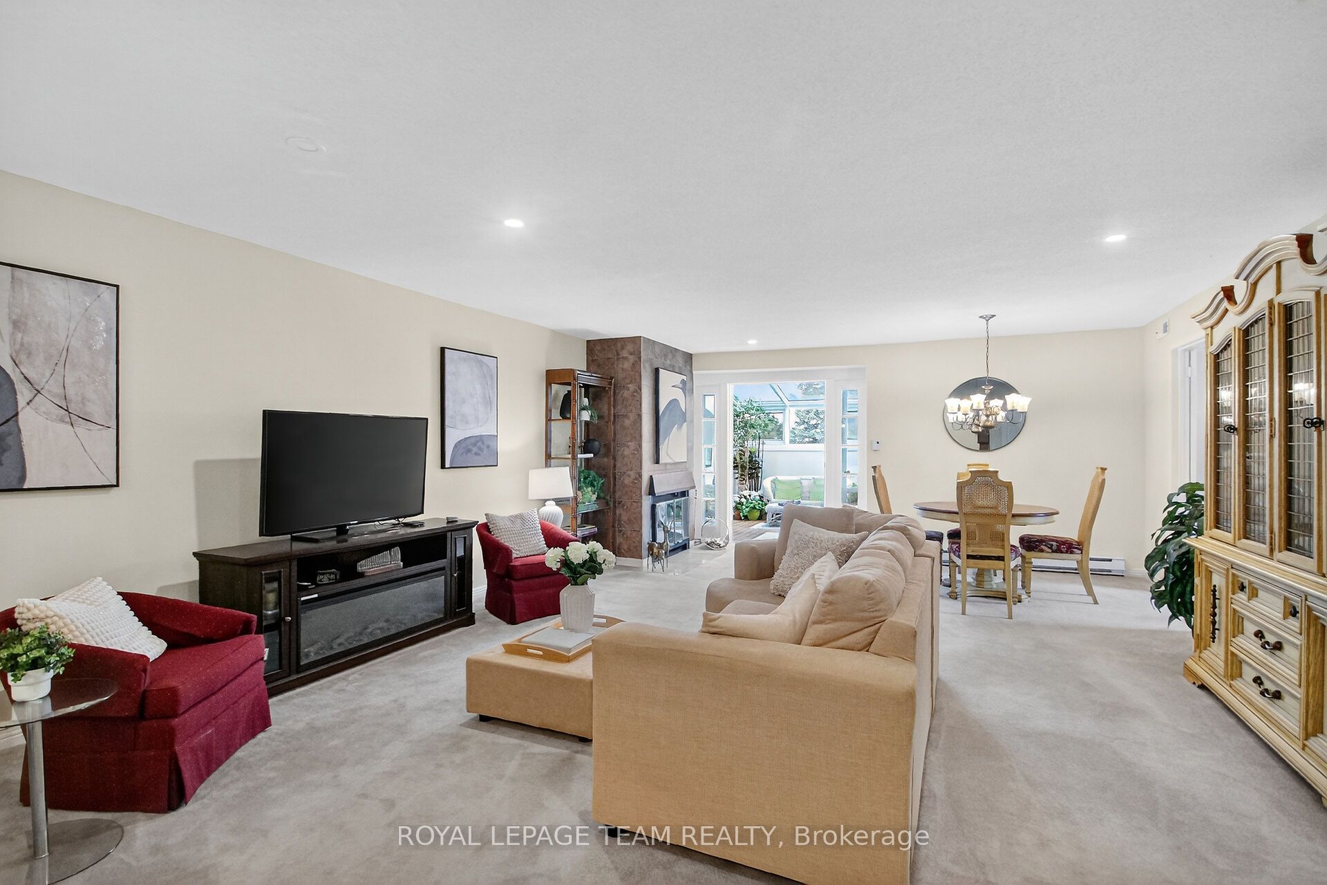 206 Stratas Court Property Photo 9