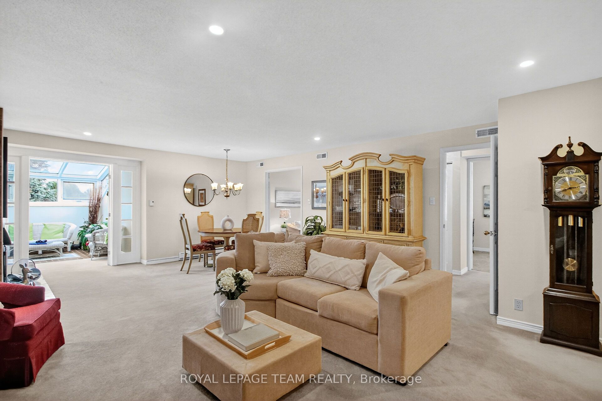 206 Stratas Court Property Photo 10