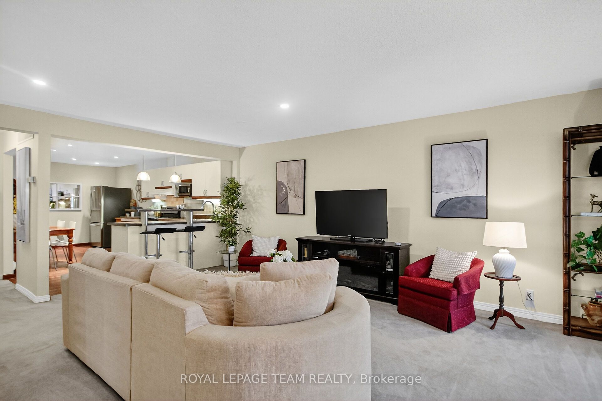 206 Stratas Court Property Photo 11