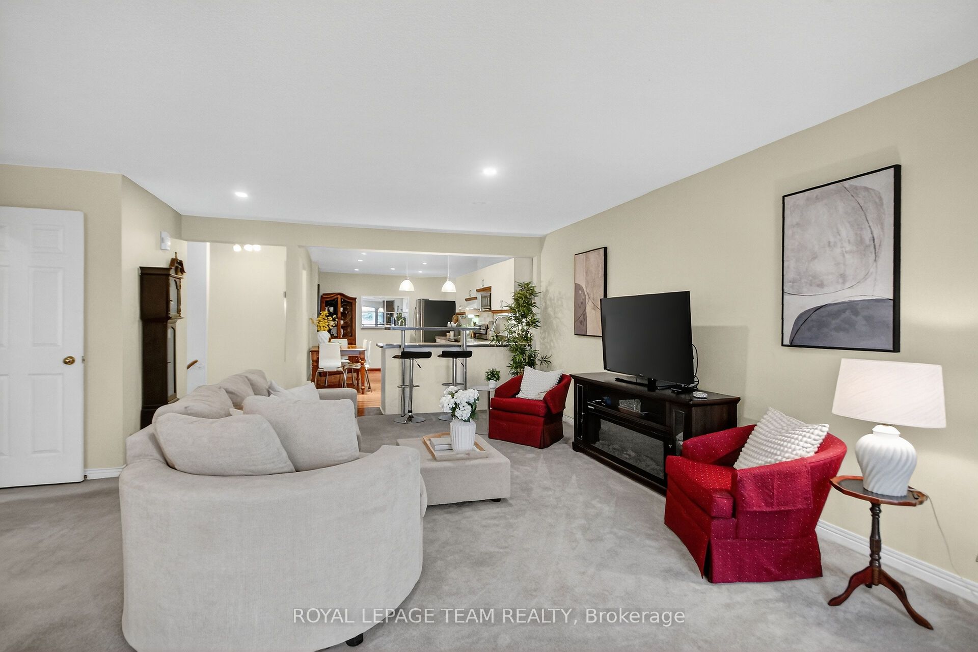 206 Stratas Court Property Photo 12