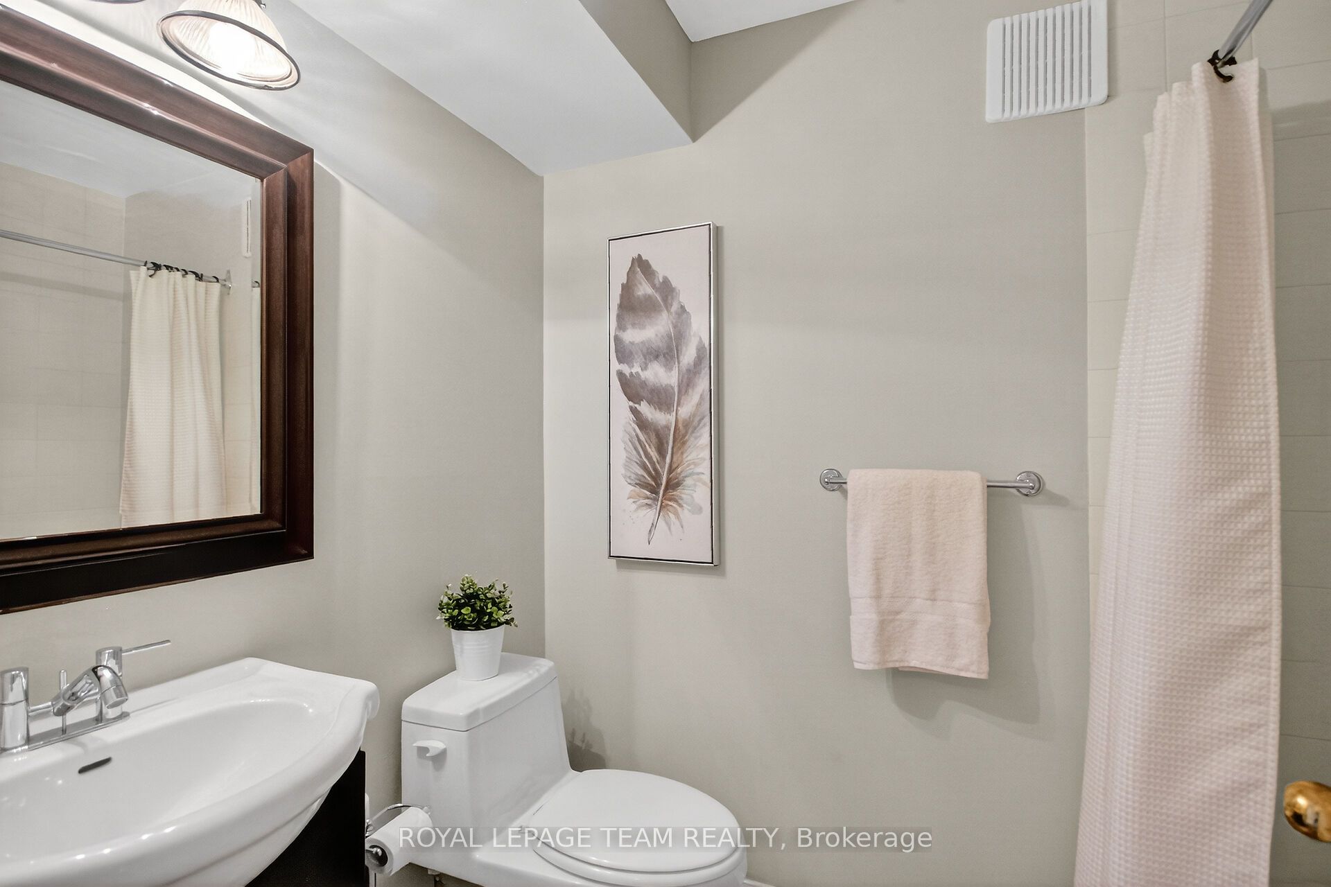 206 Stratas Court Property Photo 27