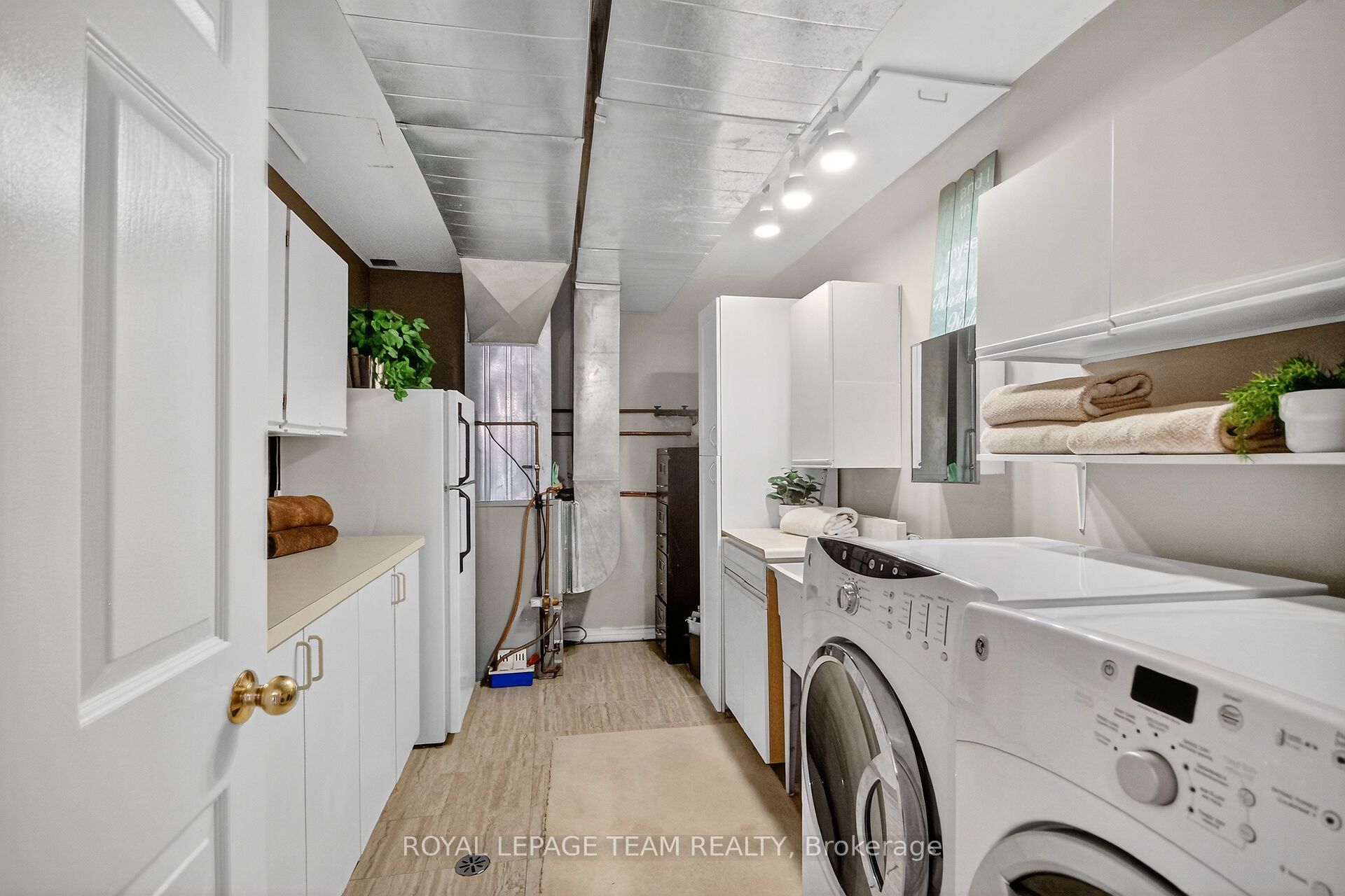 206 Stratas Court Property Photo 28