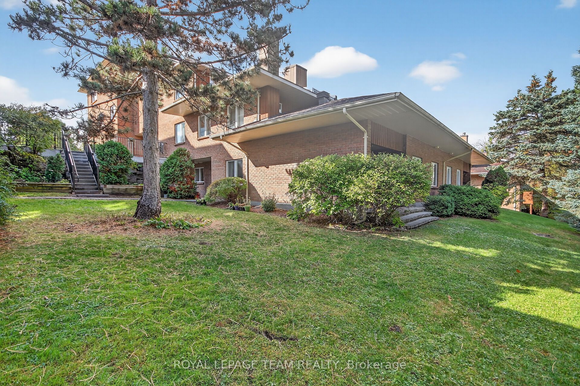 206 Stratas Court Property Photo 31