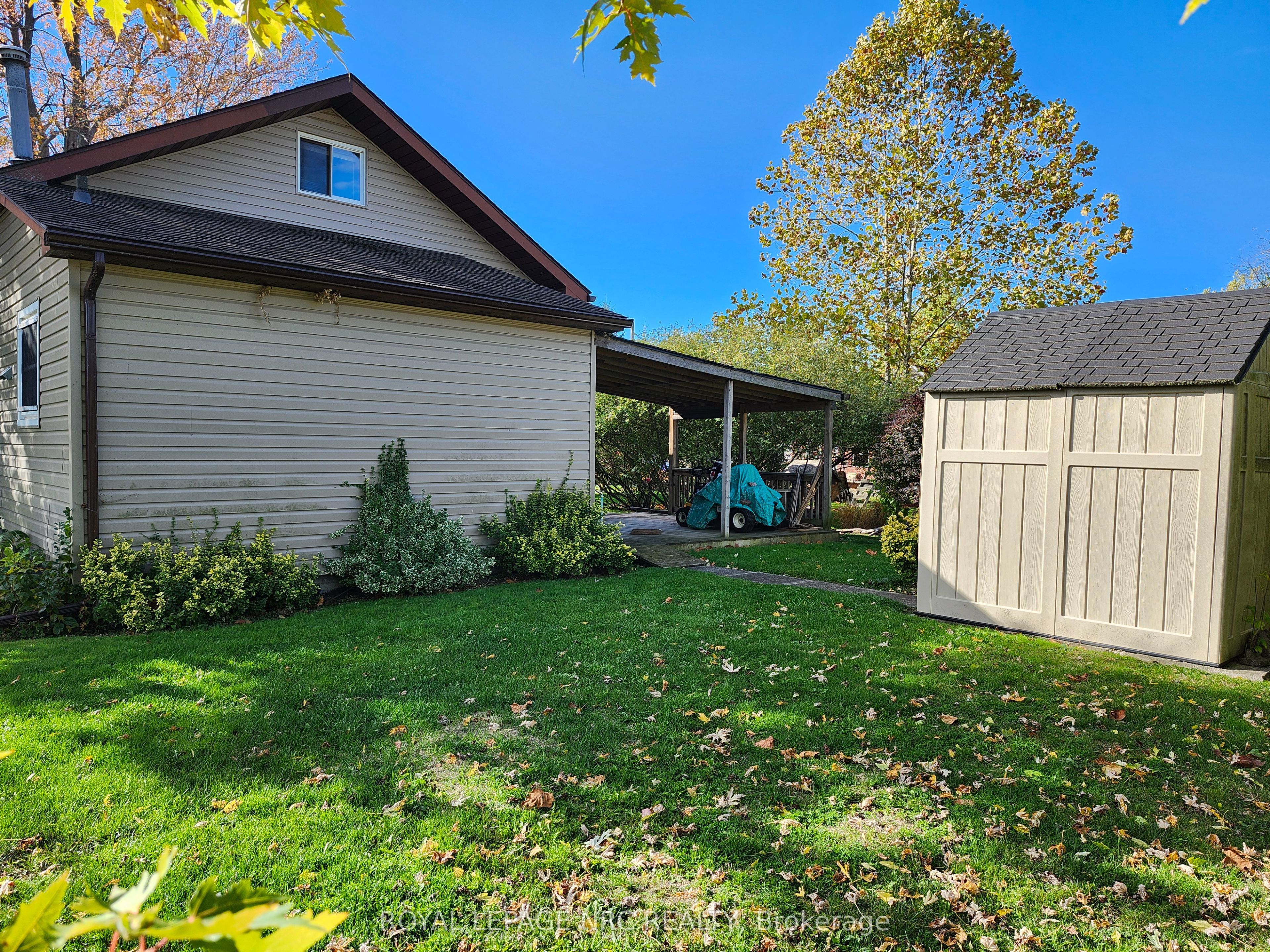 644 Floyd Pl Property Photo 8