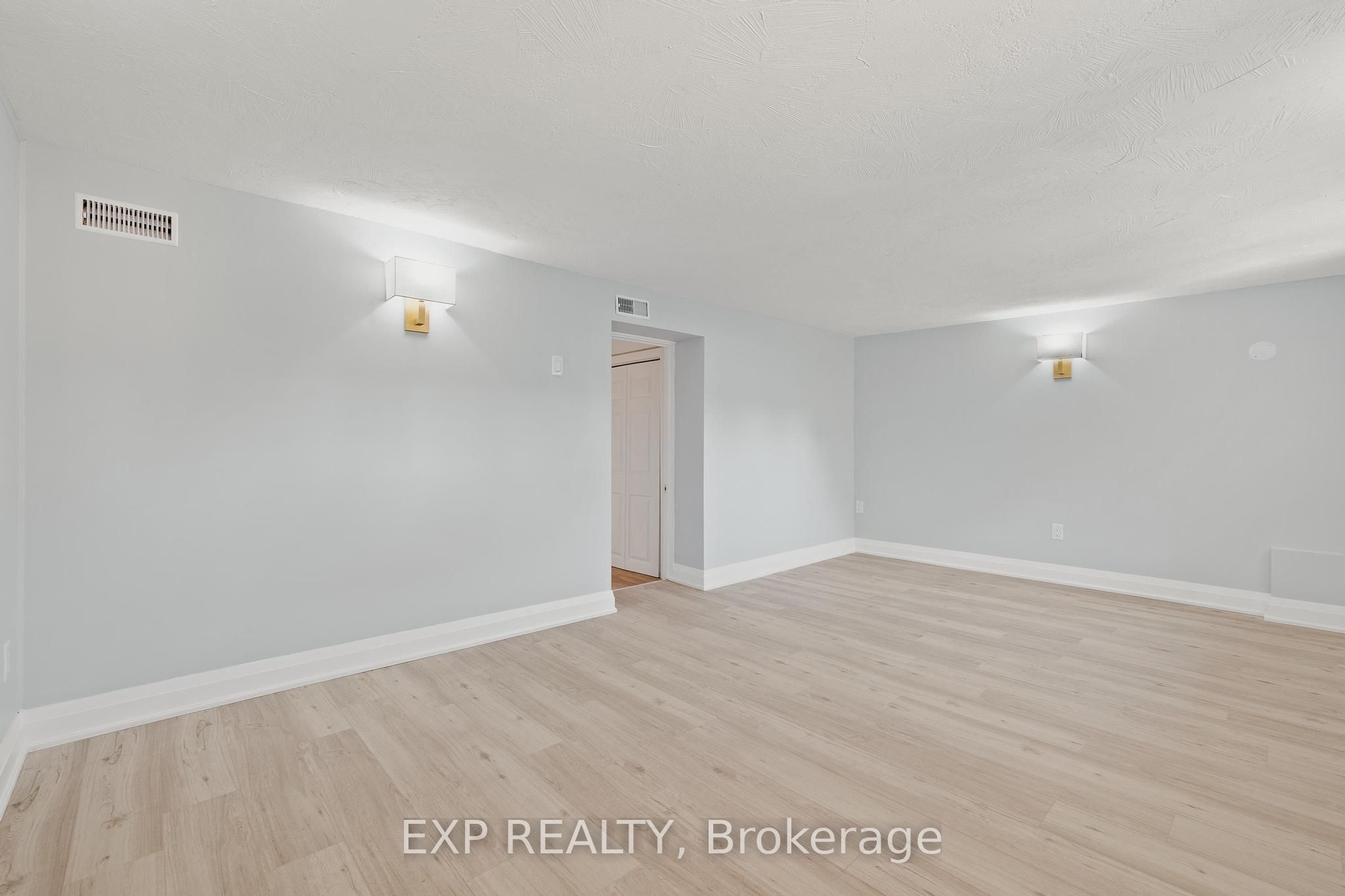 8 Talbot Street Property Photo 32