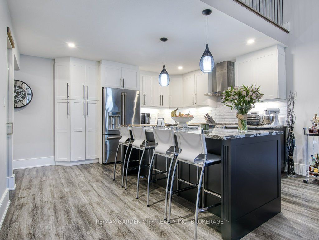 7506 Clubview Lane Property Photo 9