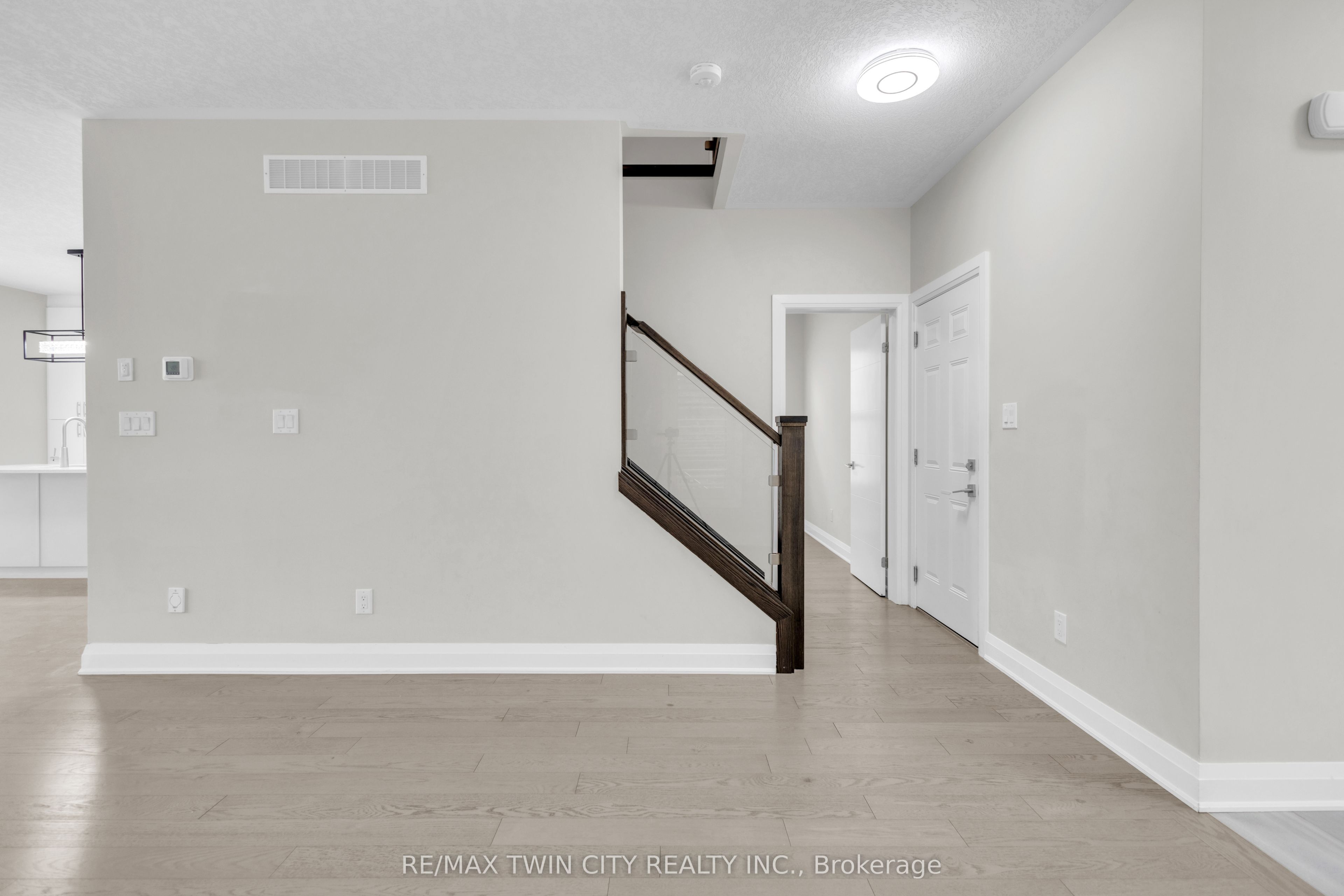 273 Woodbine Avenue Property Photo 5