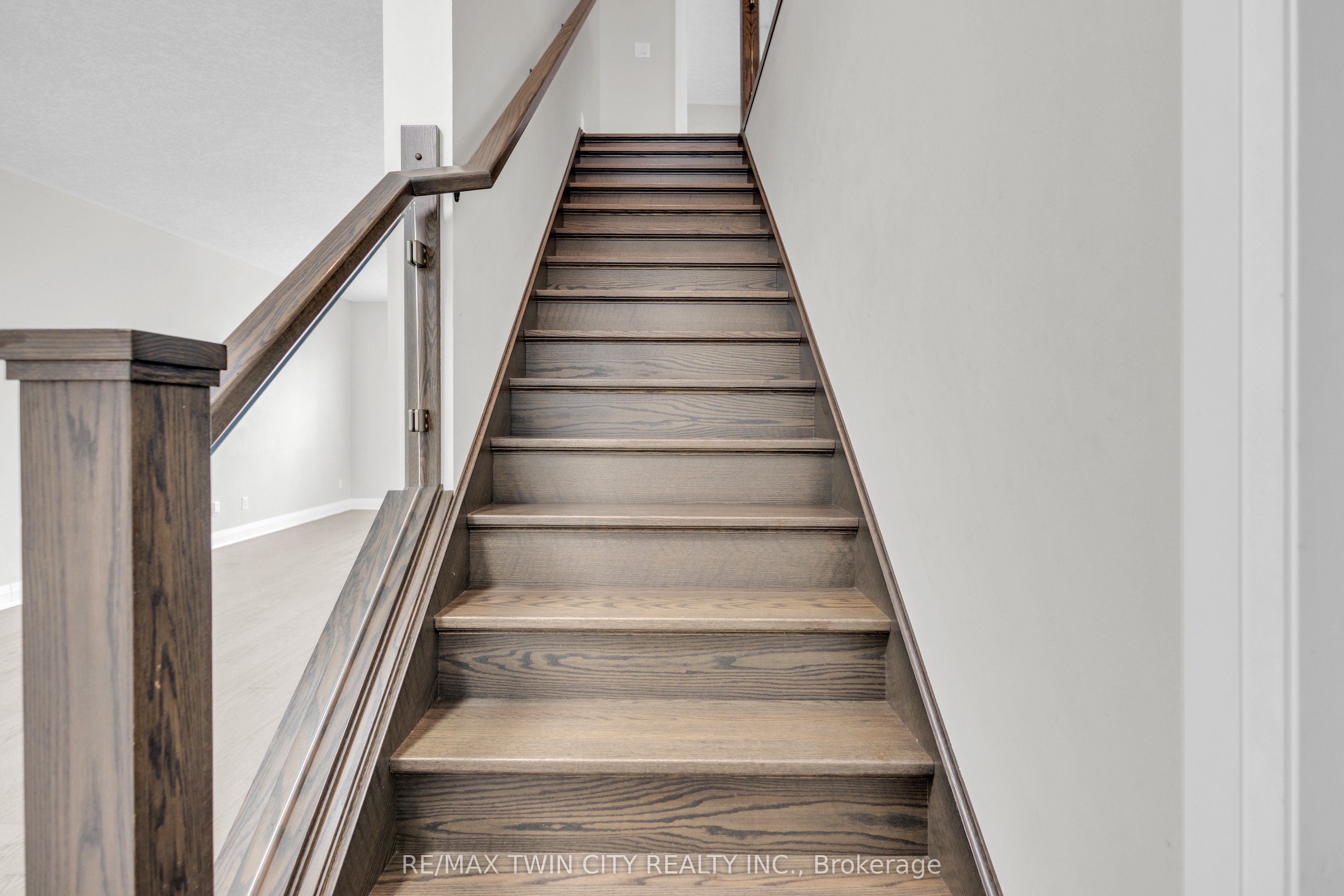 273 Woodbine Avenue Property Photo 16