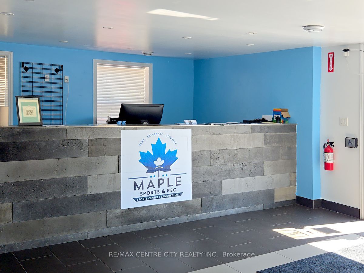 284 Adelaide St S Property Photo 3