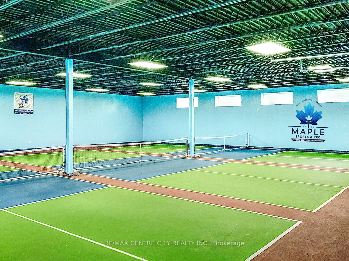 284 Adelaide St S Property Photo 4