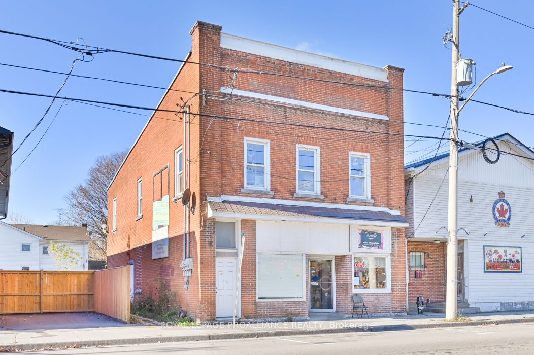 208 Victoria St N Property Photo 1