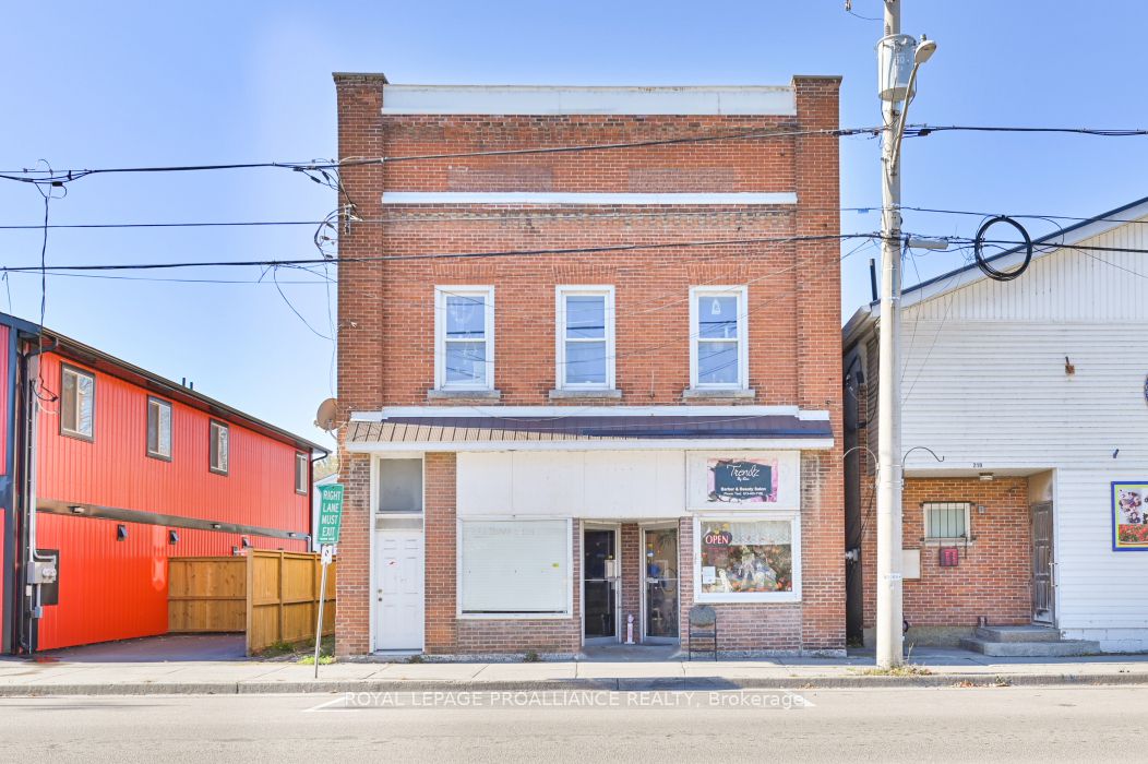 208 Victoria St N Property Photo 2