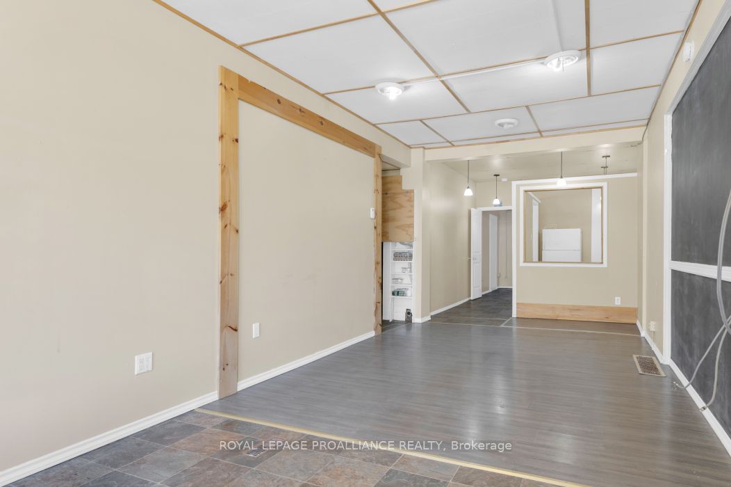 208 Victoria St N Property Photo 10