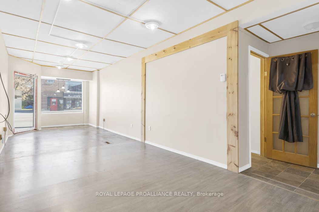 208 Victoria St N Property Photo 12