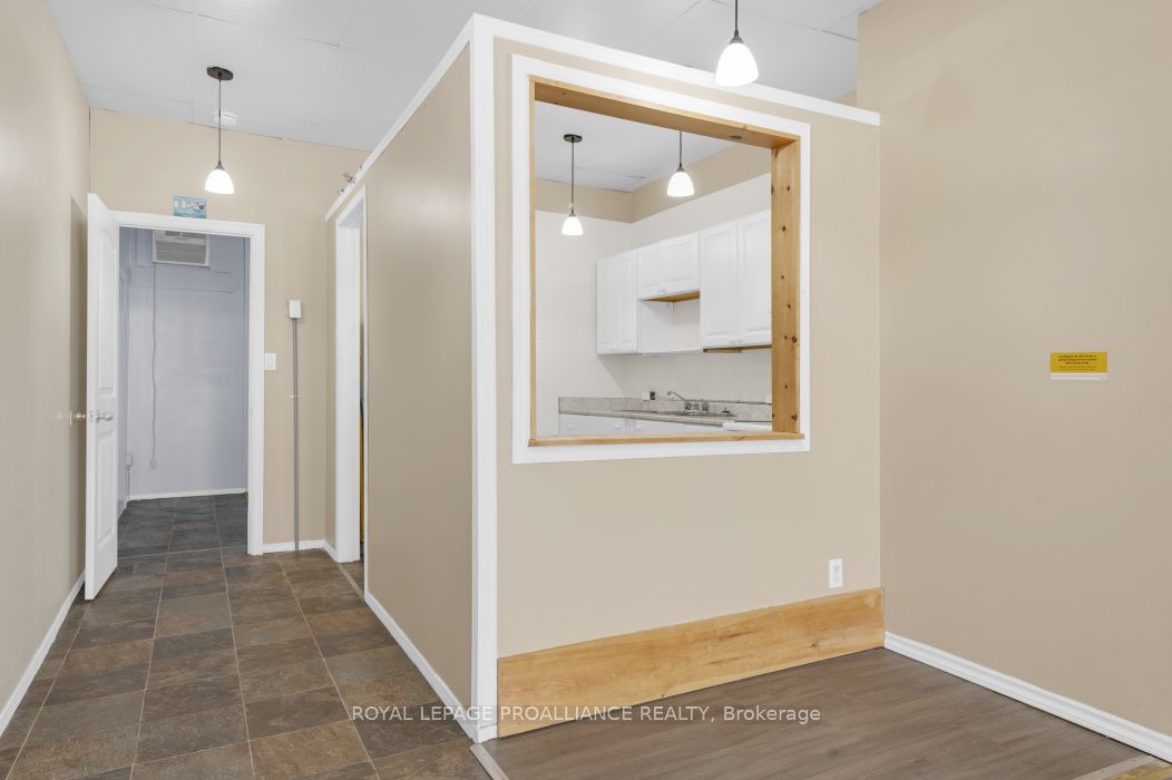 208 Victoria St N Property Photo 13