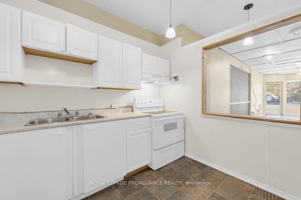 208 Victoria St N Property Photo 15