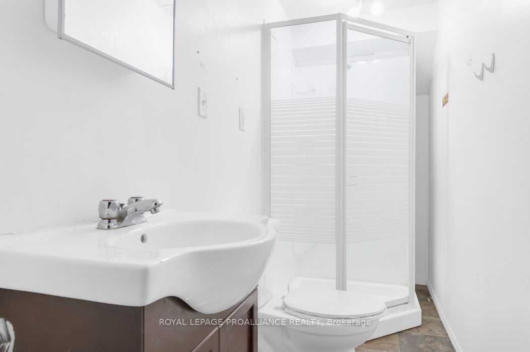 208 Victoria St N Property Photo 17