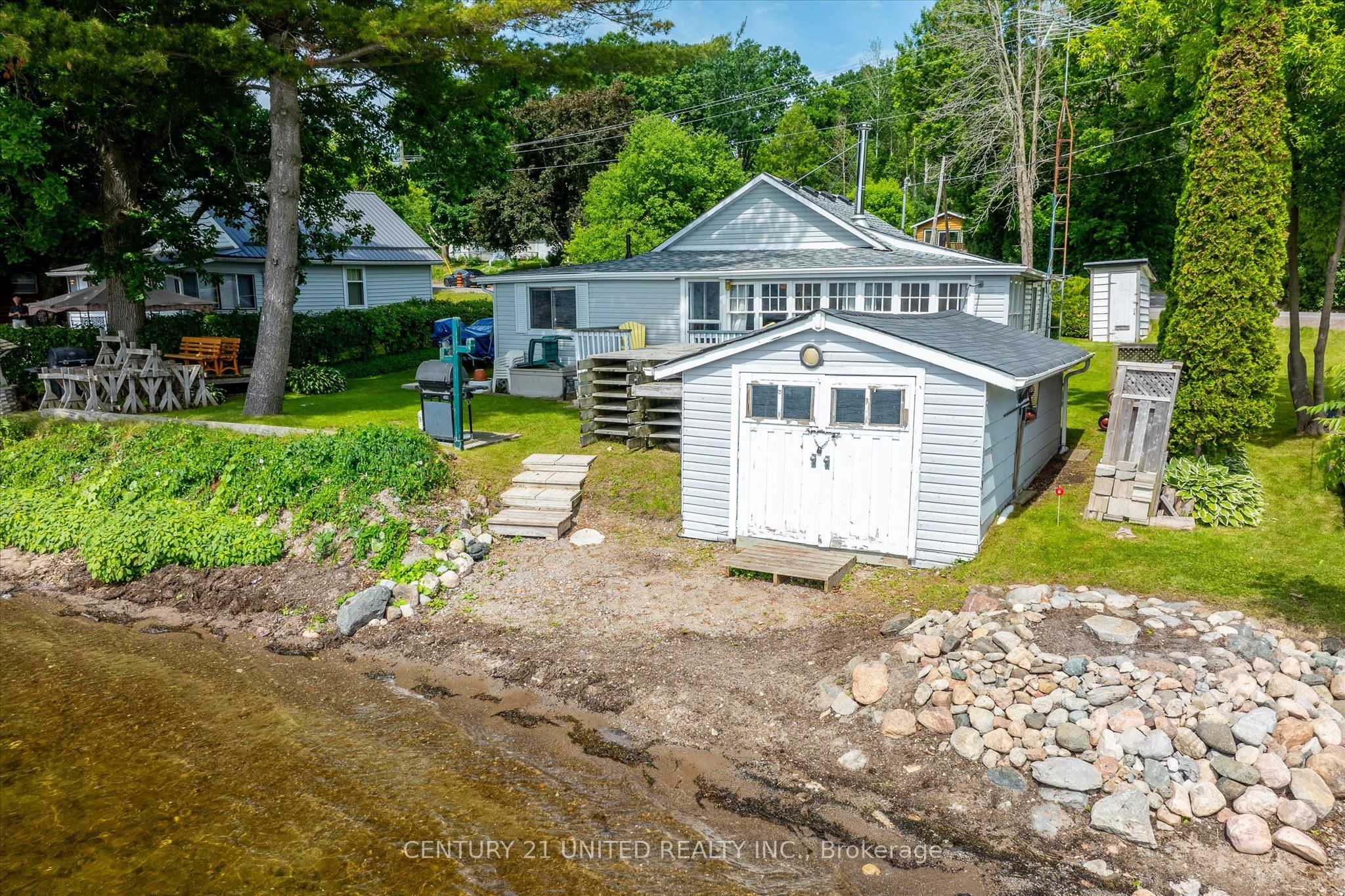 221 Paudash Street Property Photo 2