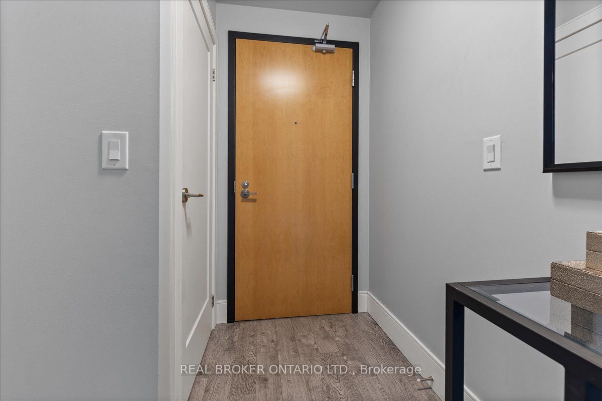 15 Prince Albert Boulevard 404 Property Photo 6