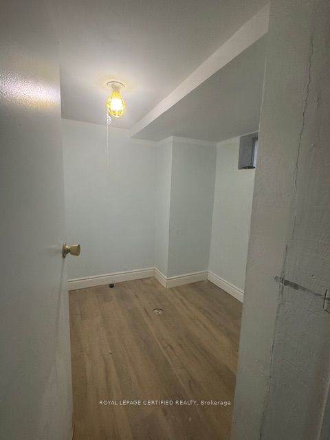 194 Samuels Street Main Floor Property Photo 8