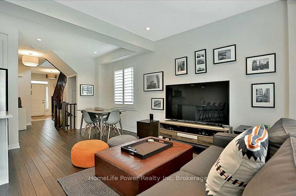 63 Southshore Crescent Property Photo 3