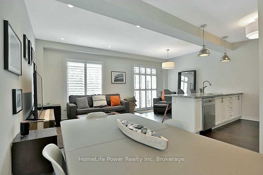 63 Southshore Crescent Property Photo 5