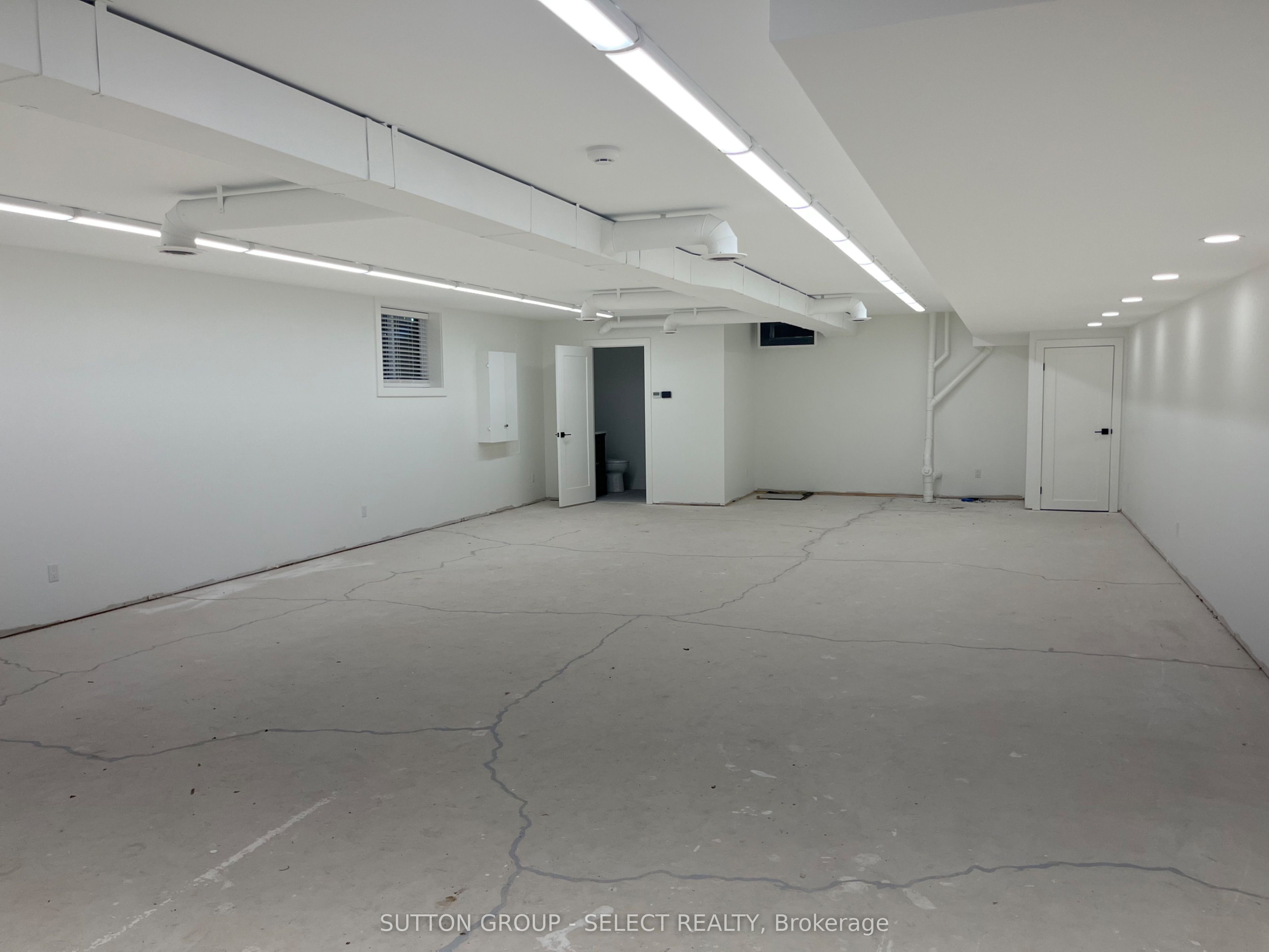 2389 Main St Property Photo 5