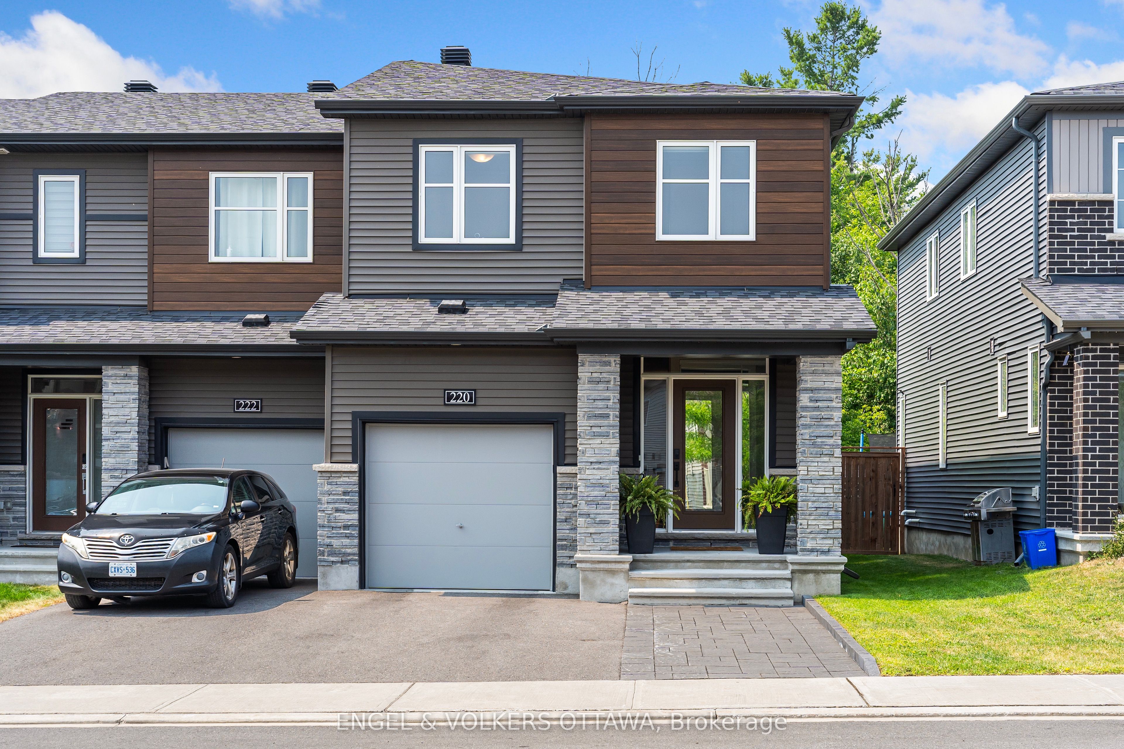 220 Geyser Place Property Photo 1