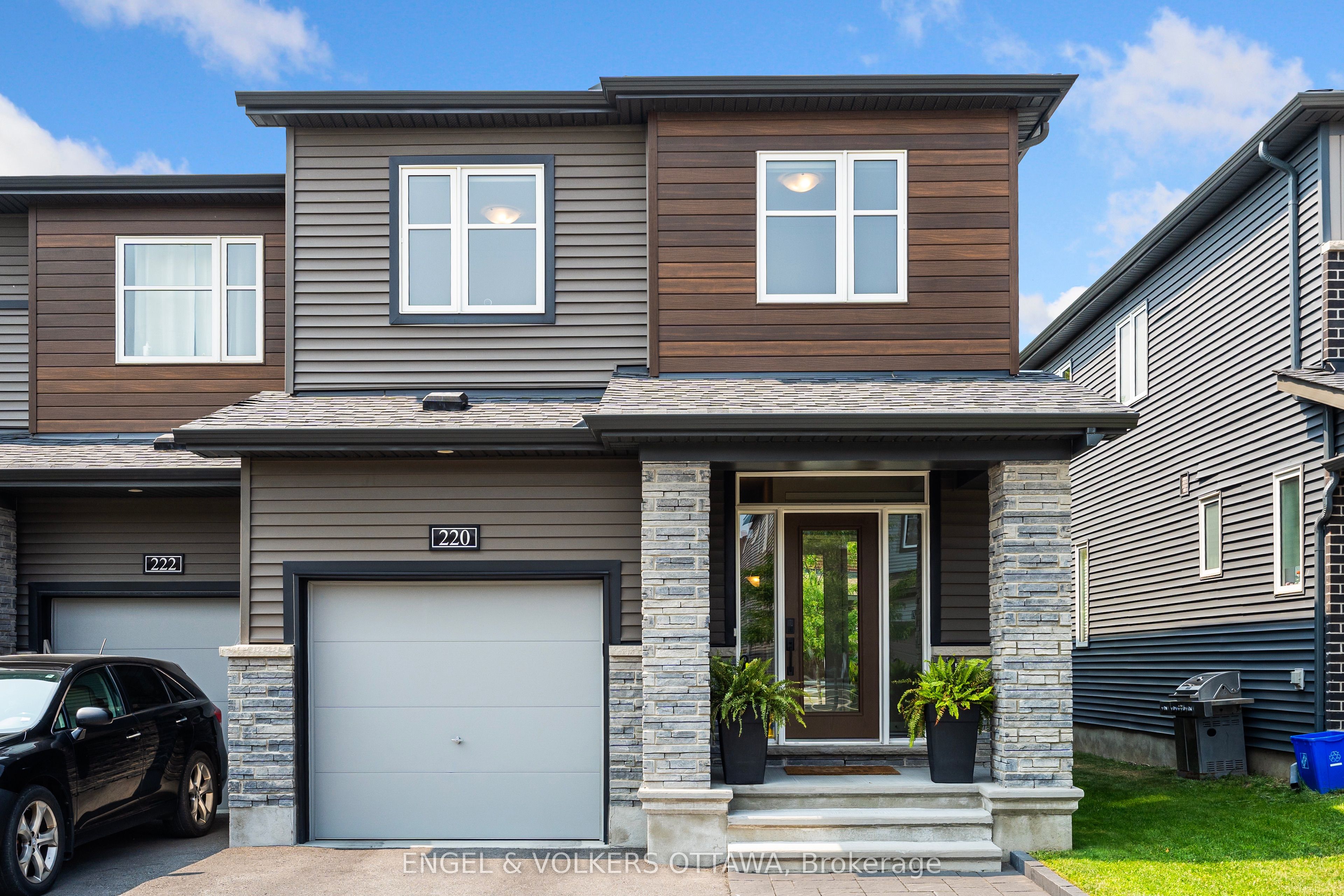 220 Geyser Place Property Photo 2